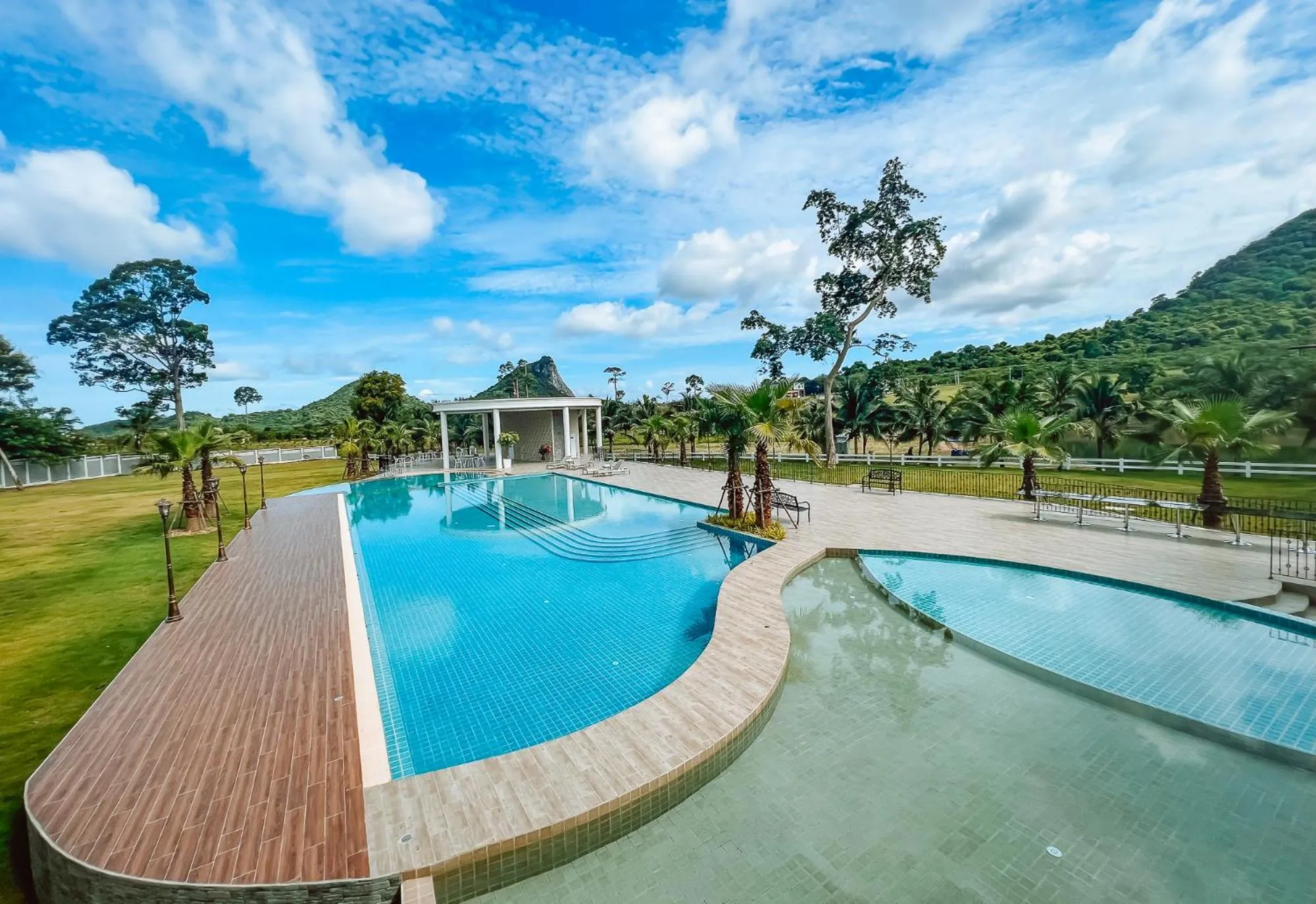 Swimming pool in Grand Lord Hotel & Residence - Pattaya