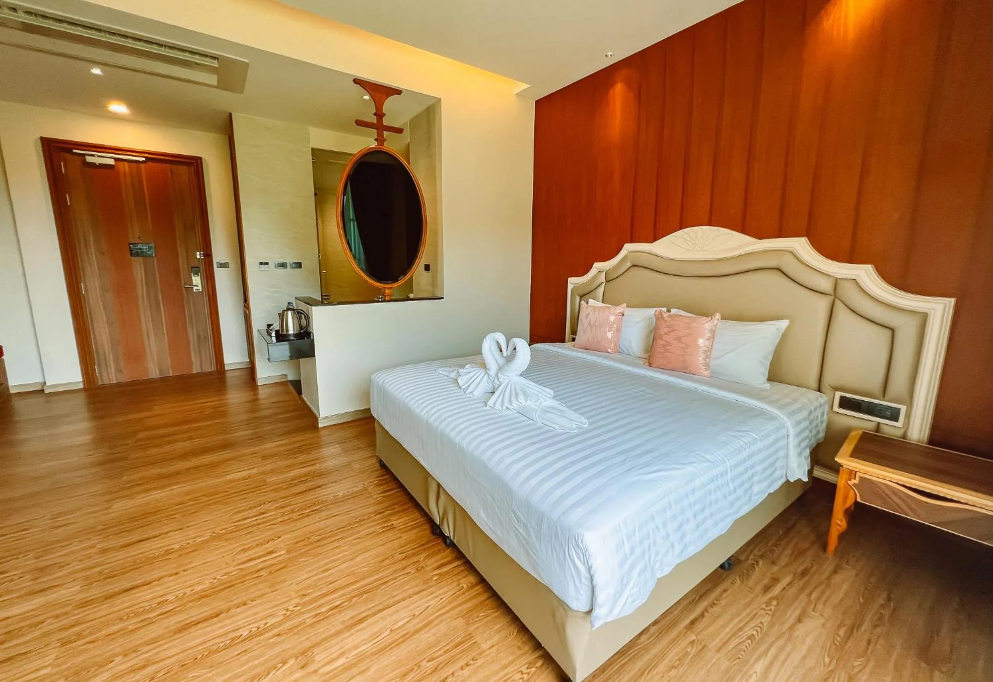 Bedroom, Bed in Grand Lord Hotel & Residence - Pattaya