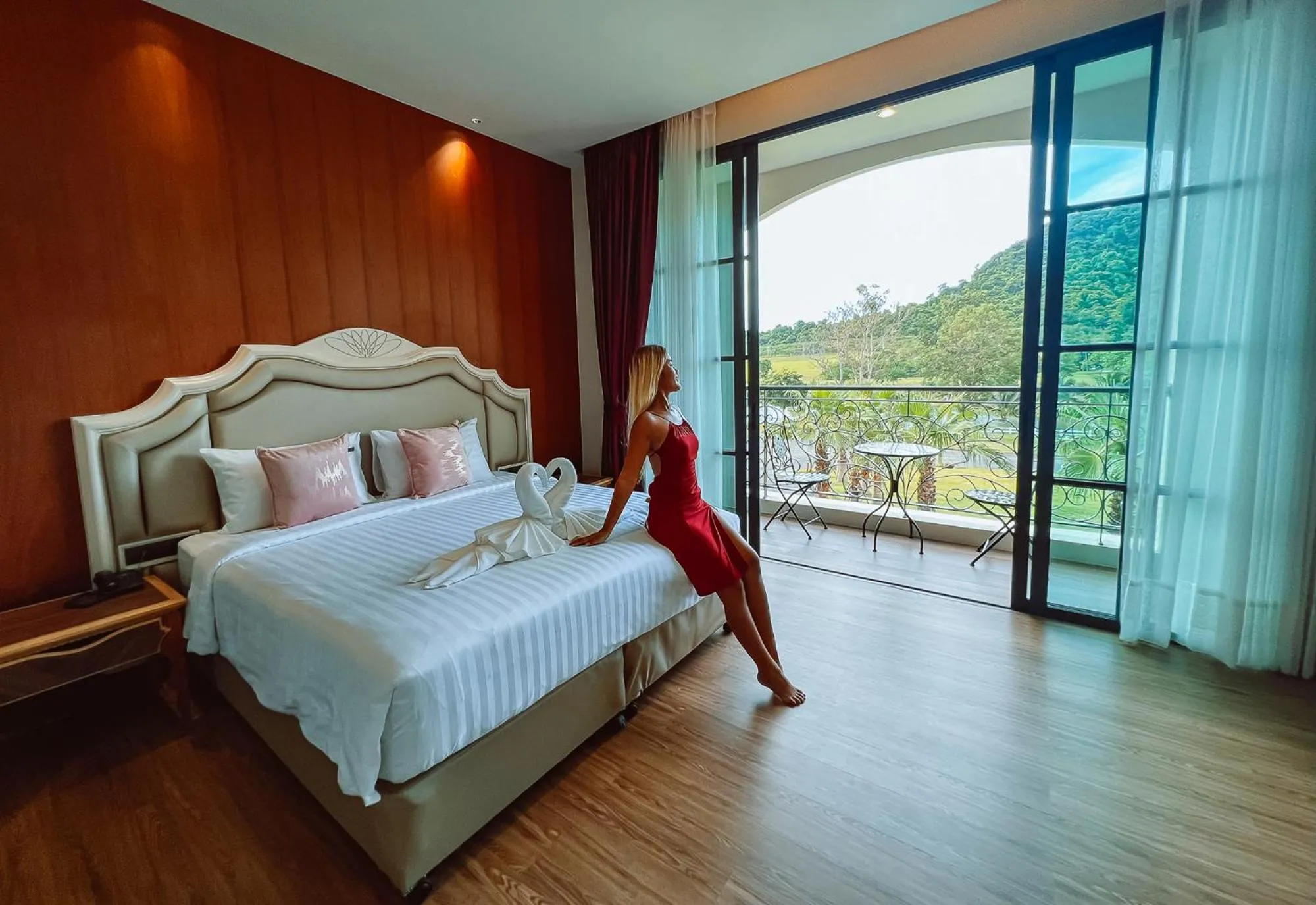Bedroom, Bed in Grand Lord Hotel & Residence - Pattaya