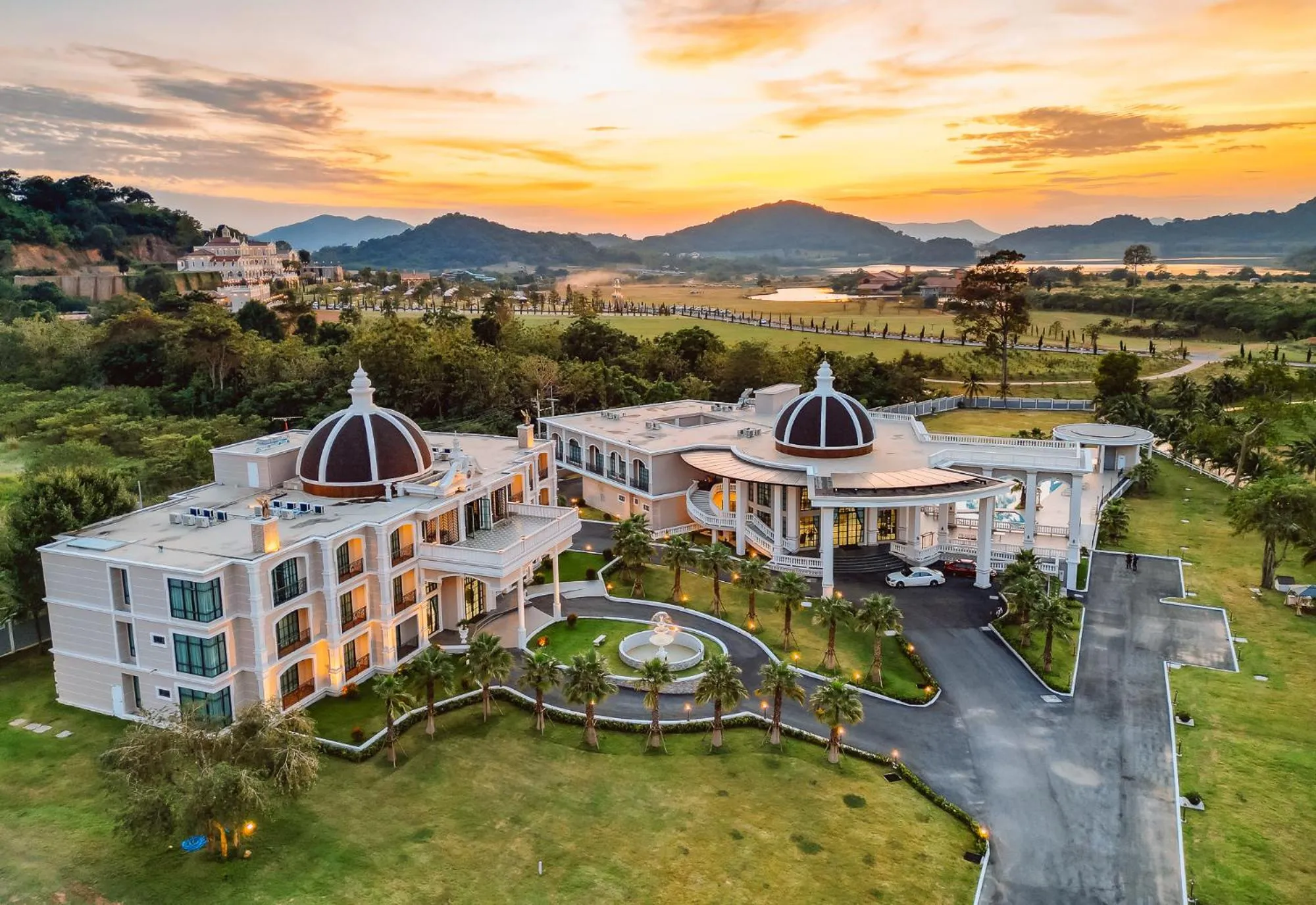 Property building in Grand Lord Hotel & Residence - Pattaya