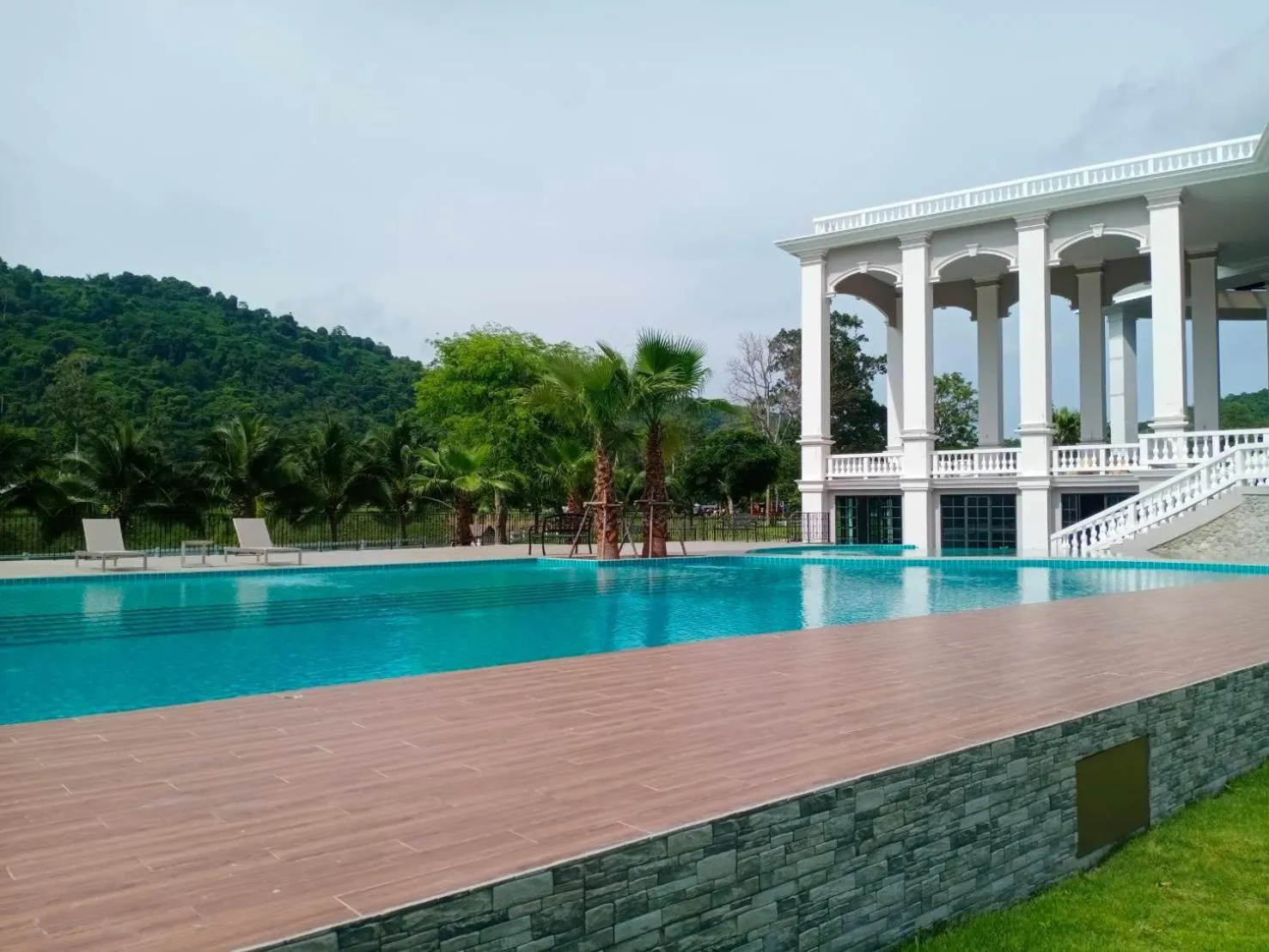 Swimming pool in Grand Lord Hotel & Residence - Pattaya