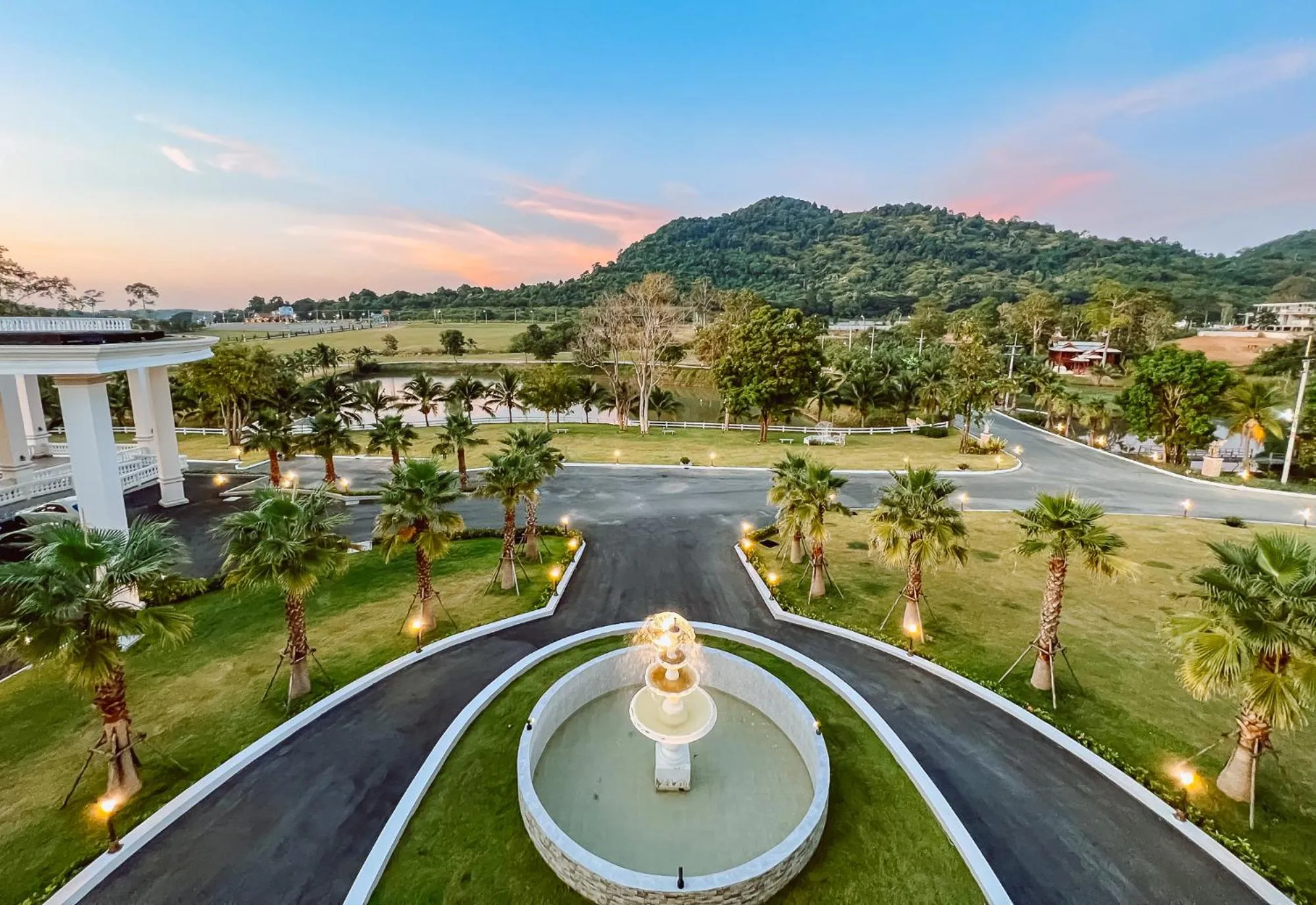 Property building in Grand Lord Hotel & Residence - Pattaya