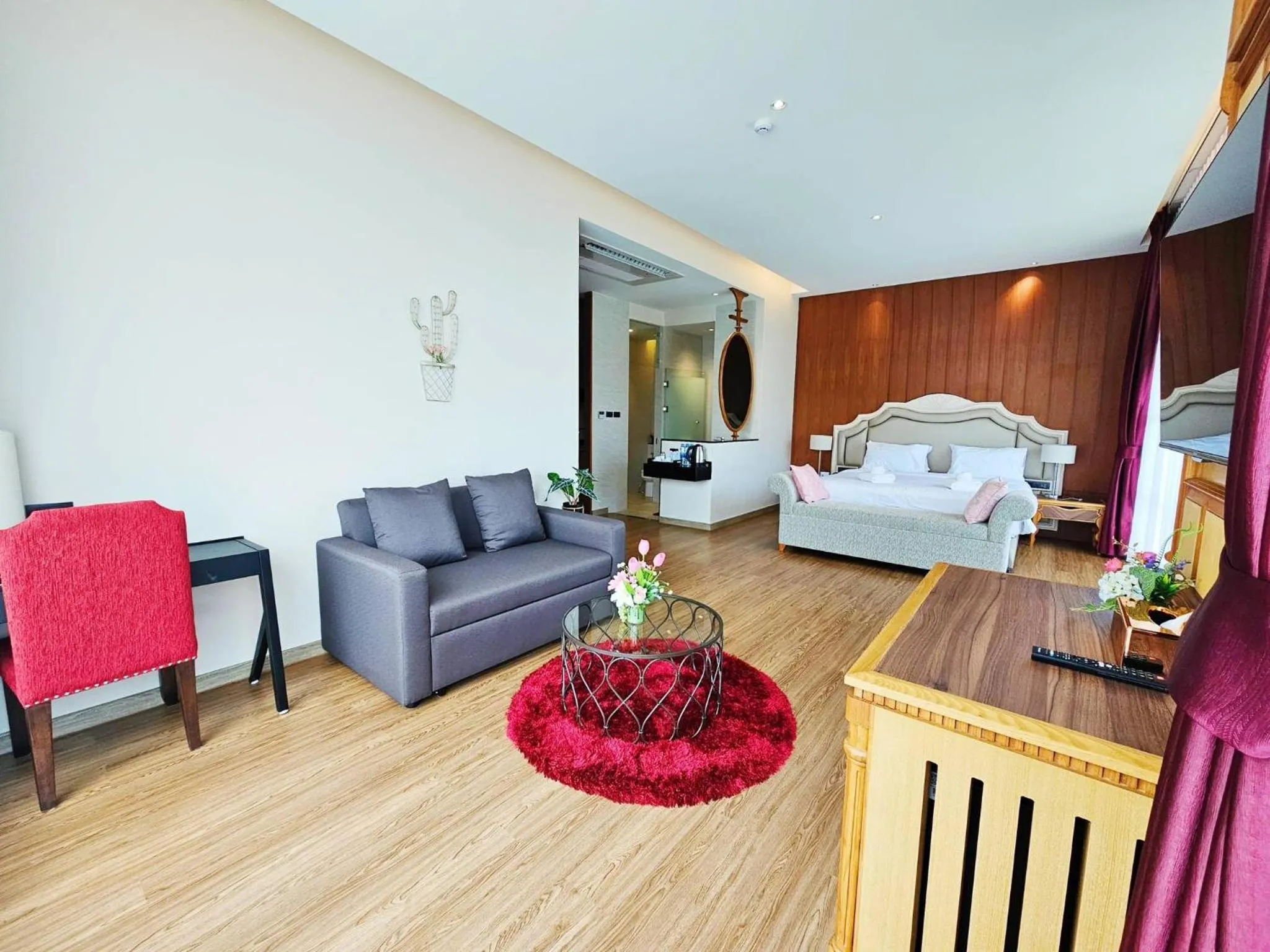 Bedroom, Bed in Grand Lord Hotel & Residence - Pattaya