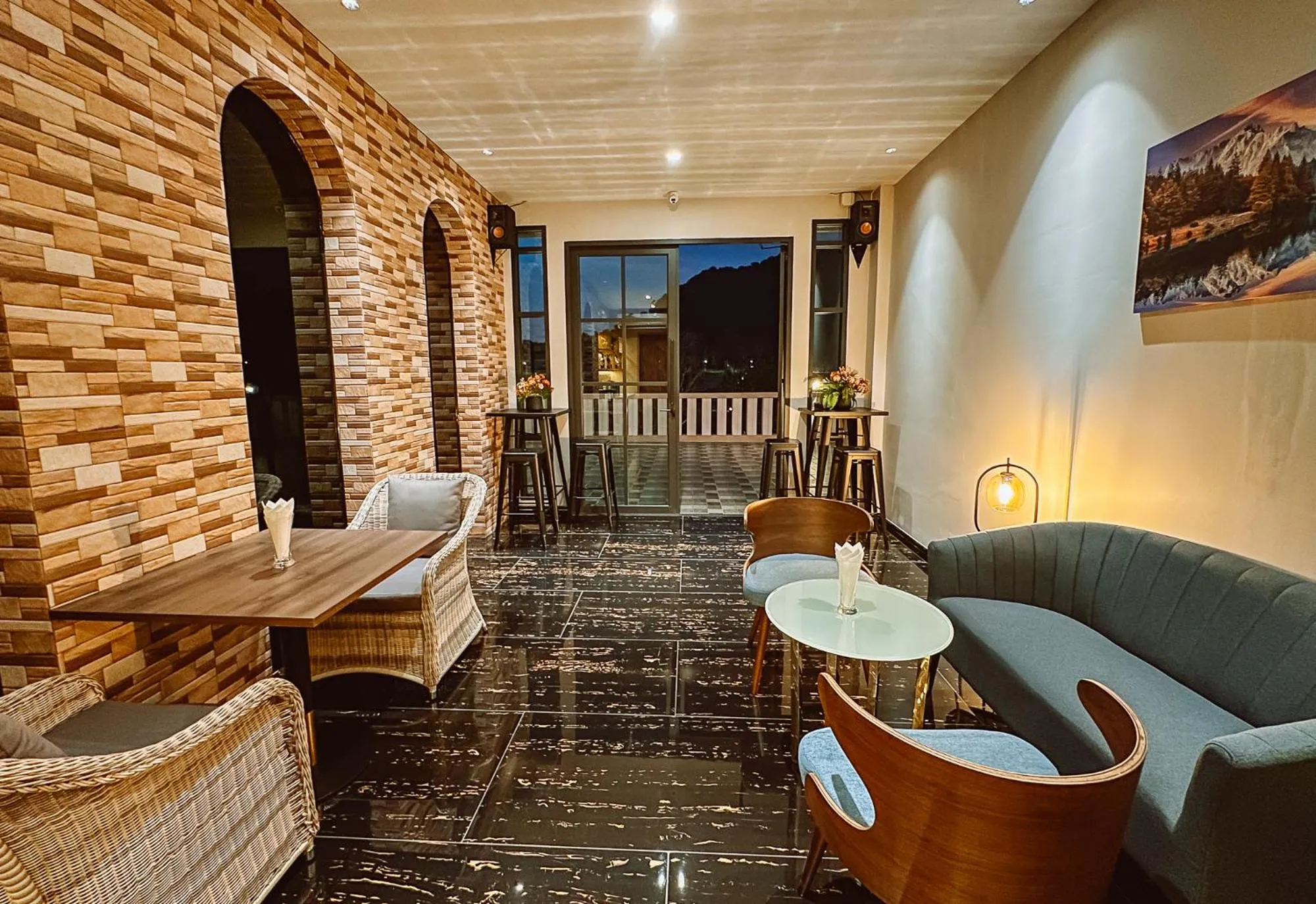 Lounge or bar in Grand Lord Hotel & Residence - Pattaya