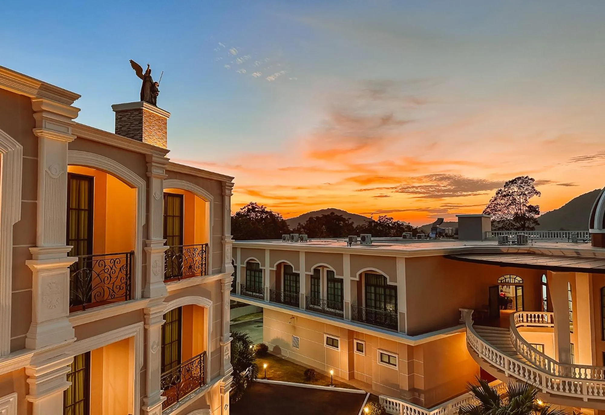 Property building in Grand Lord Hotel & Residence - Pattaya