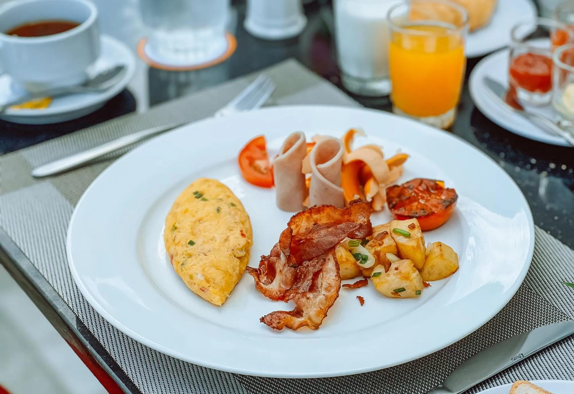 Restaurant/places to eat in Grand Lord Hotel & Residence - Pattaya