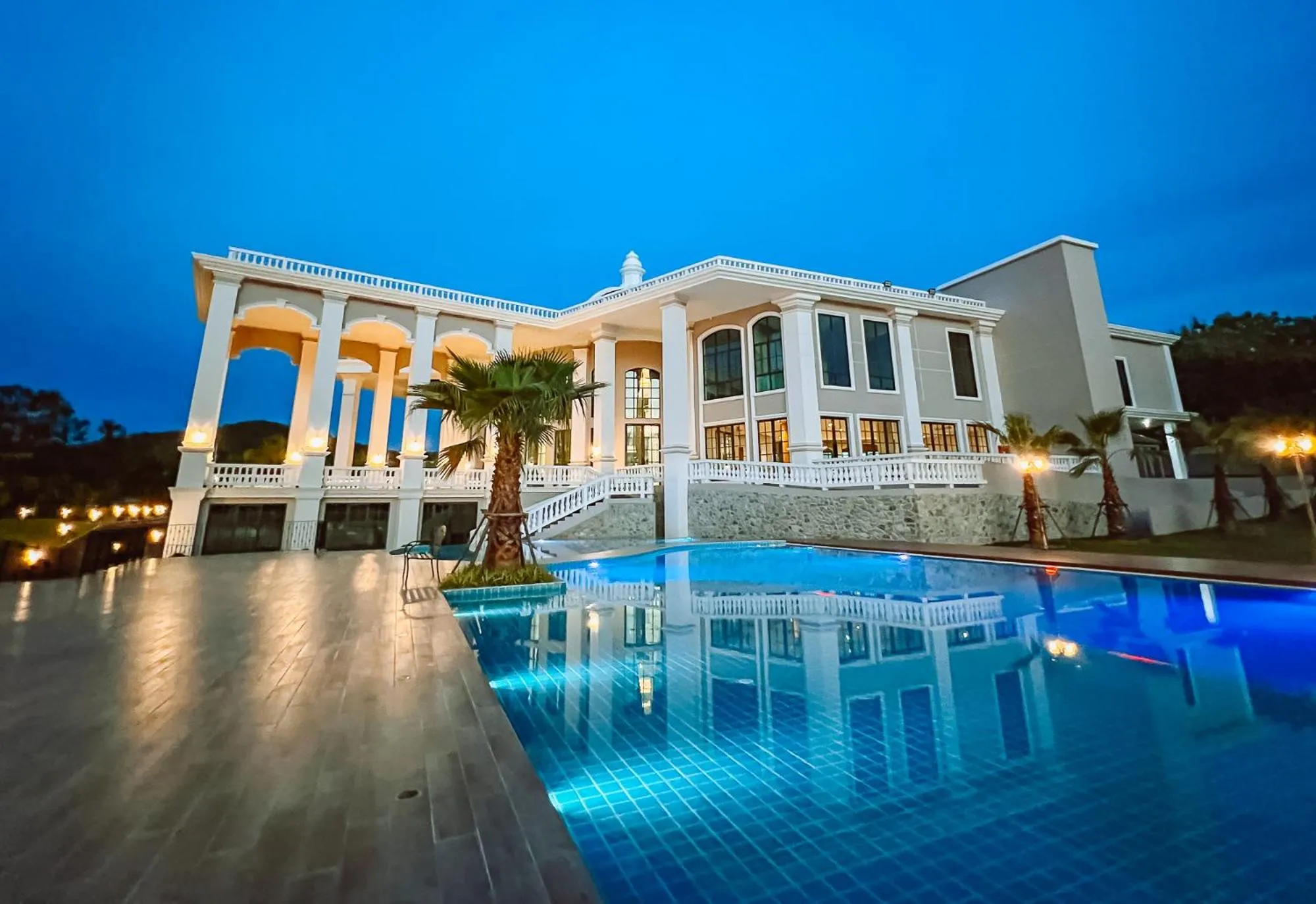 Property building in Grand Lord Hotel & Residence - Pattaya