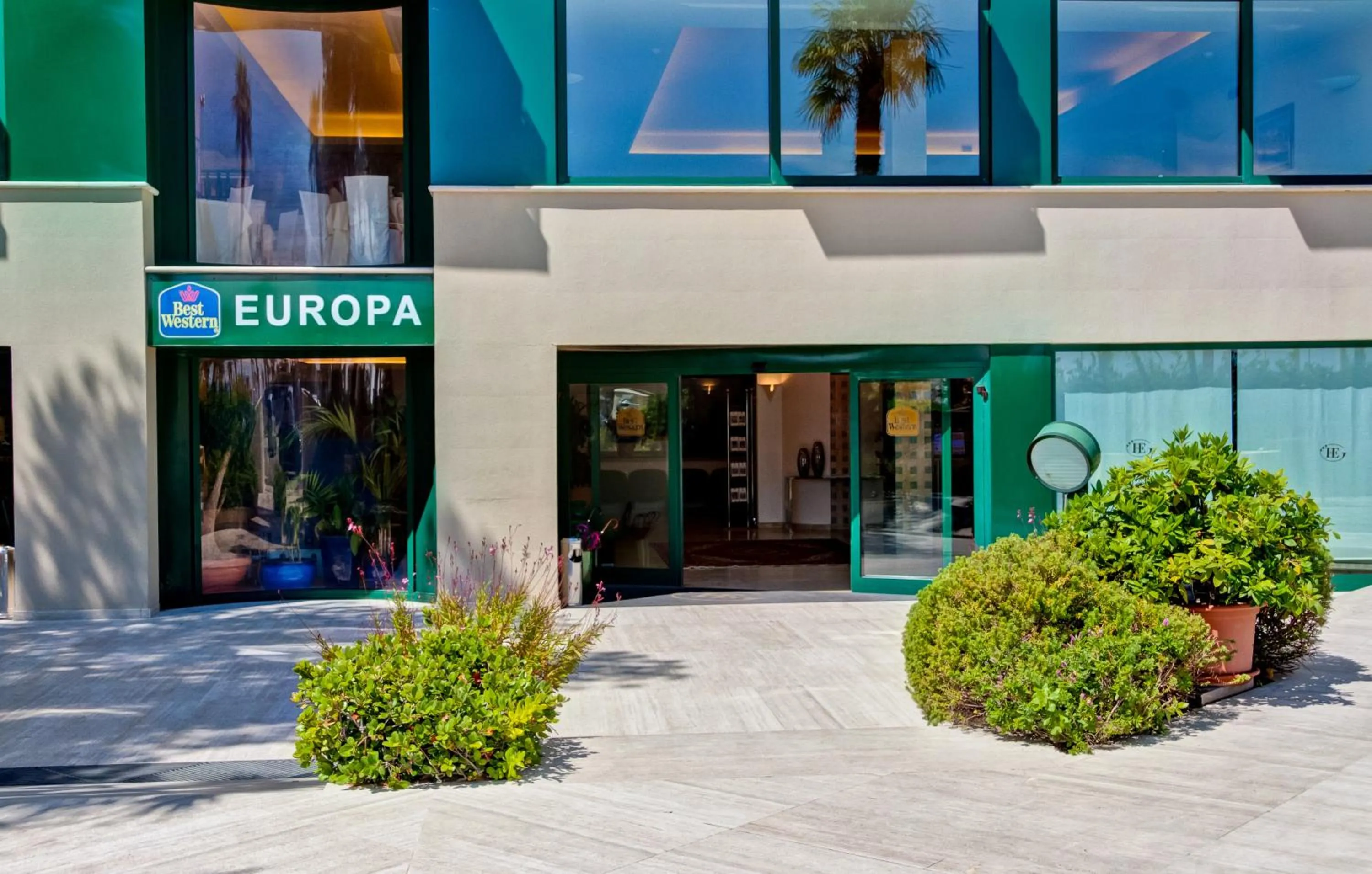 Facade/entrance in Hotel Europa Beach Village