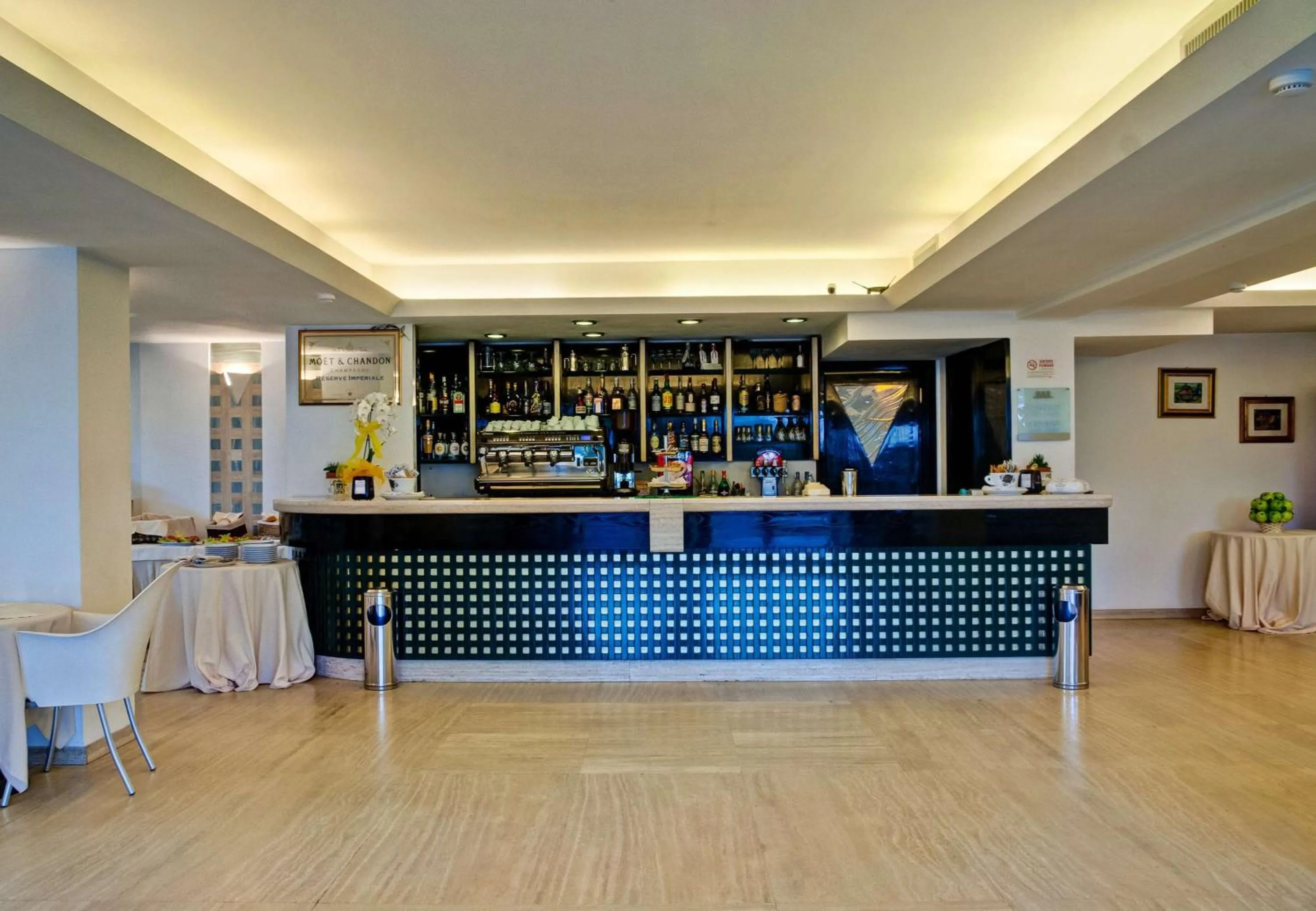 Lounge or bar in Hotel Europa Beach Village