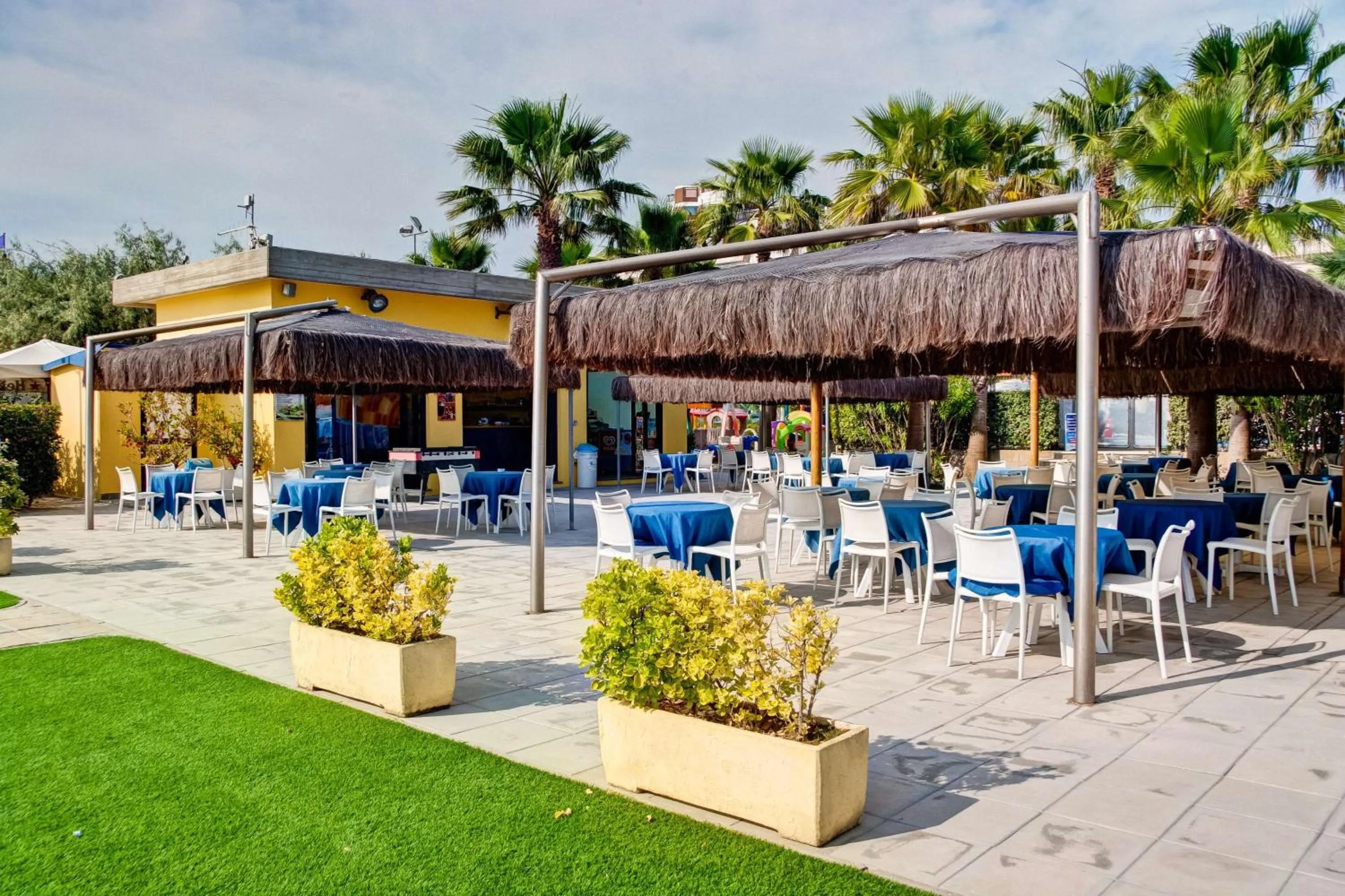 Patio in Hotel Europa Beach Village