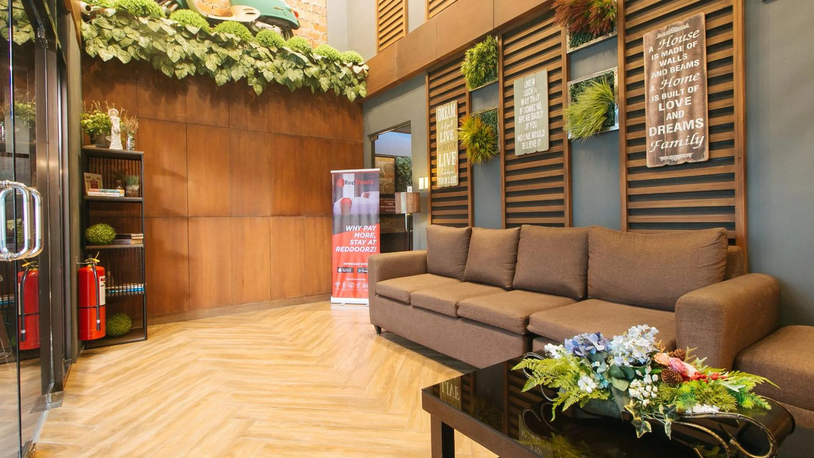 Lobby or reception in RedDoorz @ Gardenview Hotel GTower Angeles