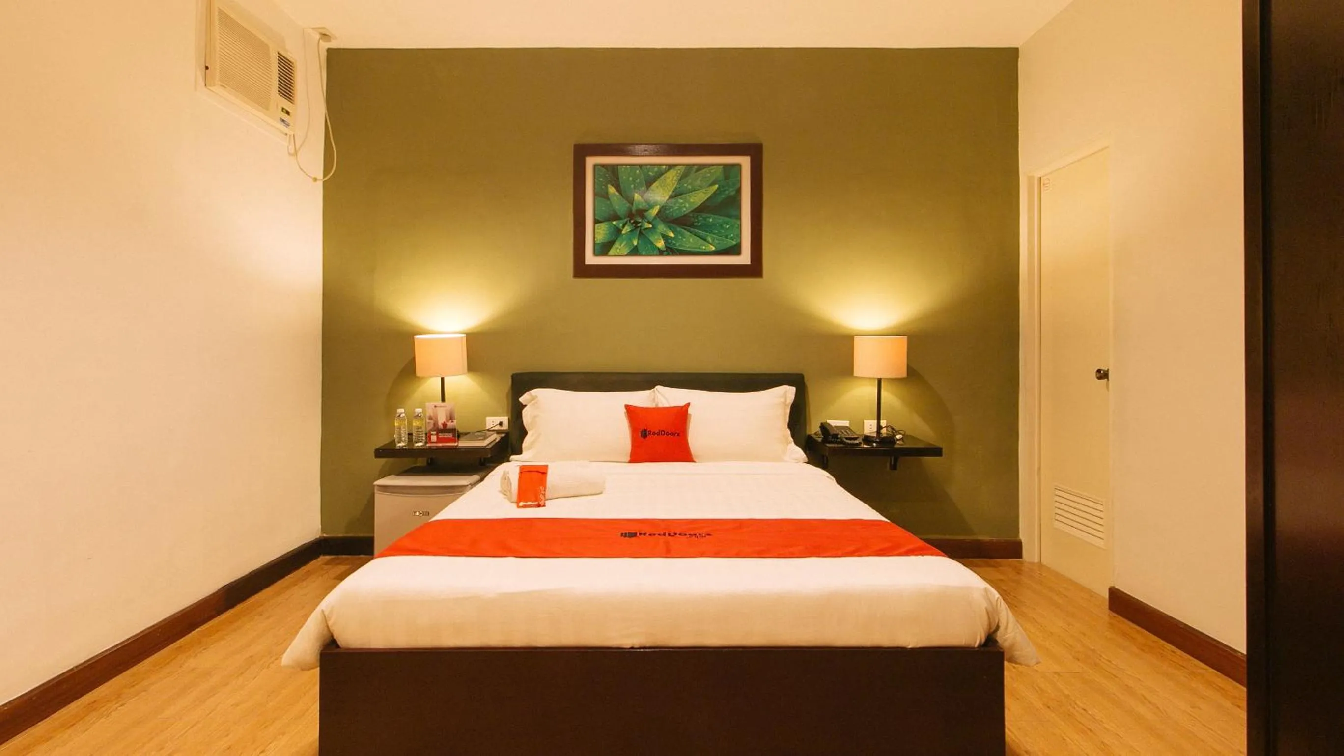 Bed in RedDoorz @ Gardenview Hotel GTower Angeles