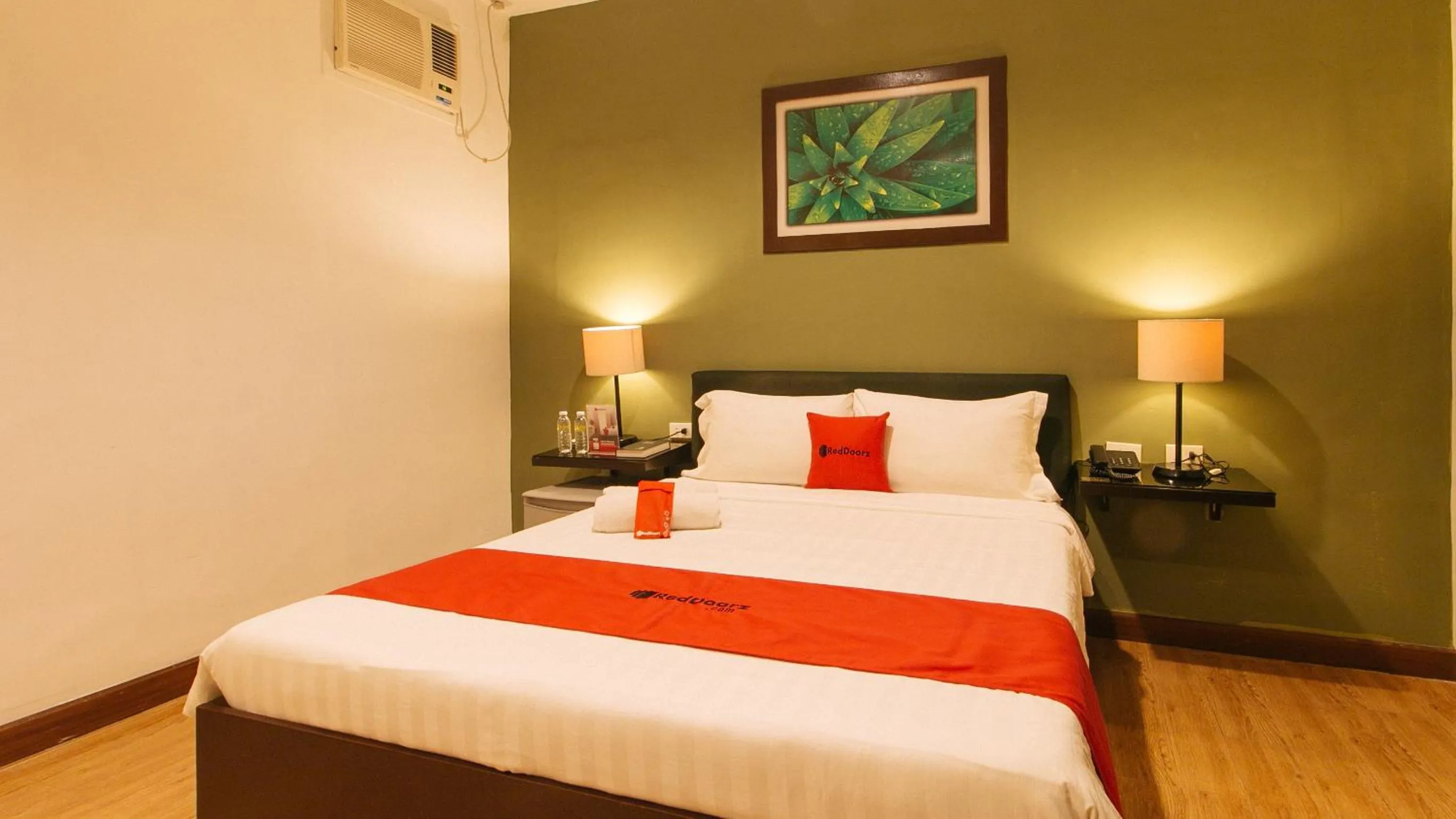 Bed in RedDoorz @ Gardenview Hotel GTower Angeles