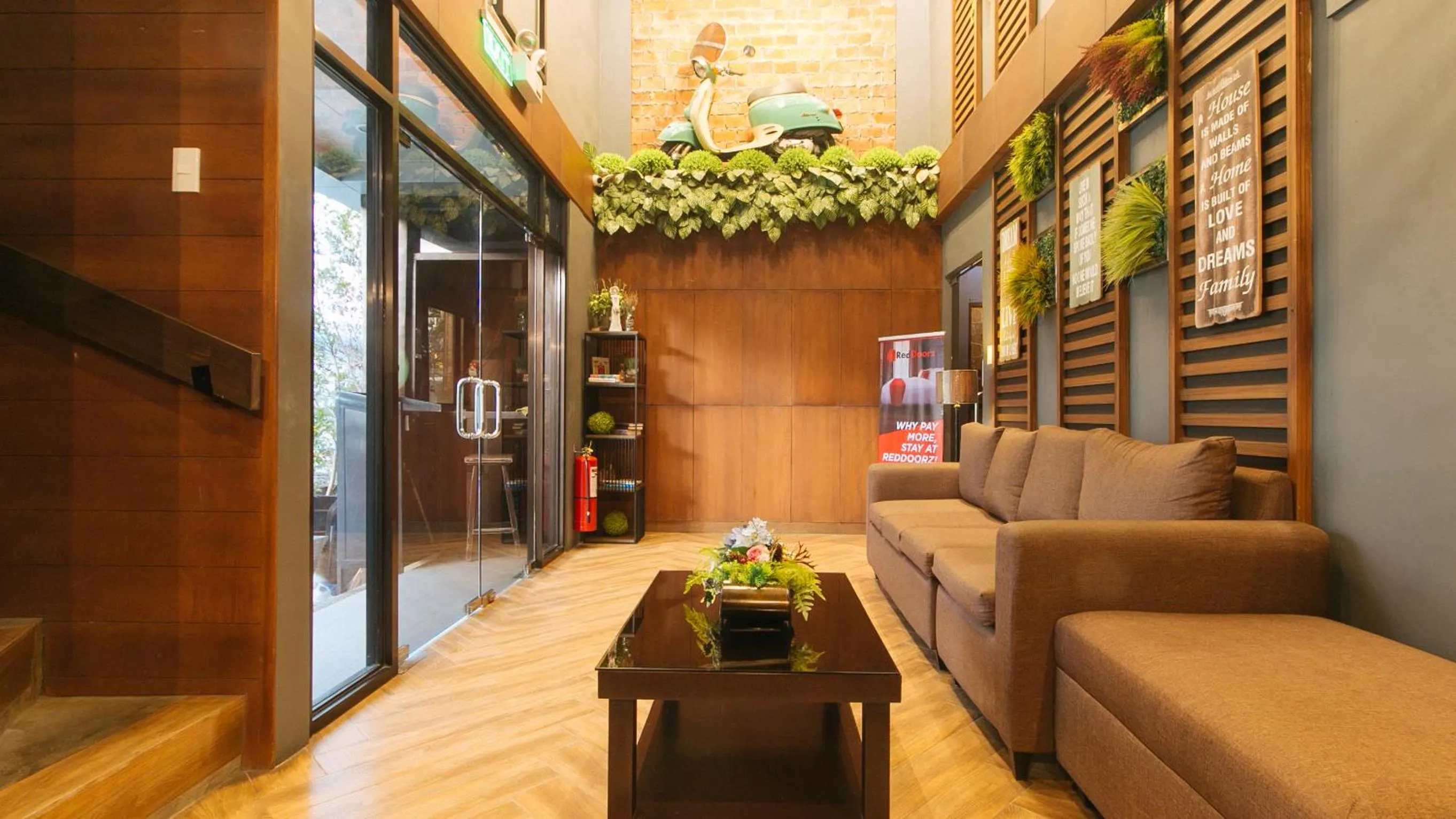 Seating area in RedDoorz @ Gardenview Hotel GTower Angeles