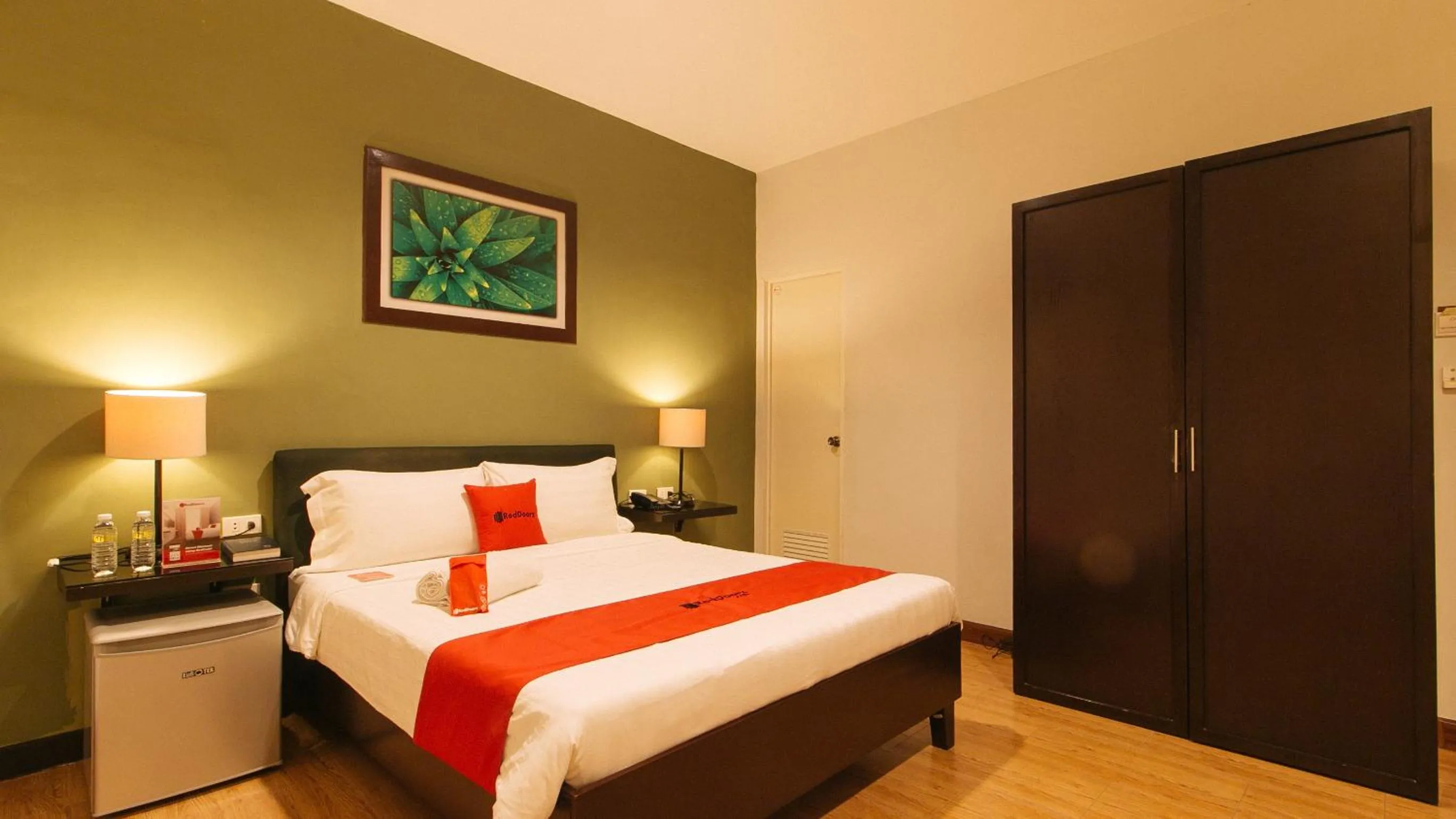 Bed in RedDoorz @ Gardenview Hotel GTower Angeles