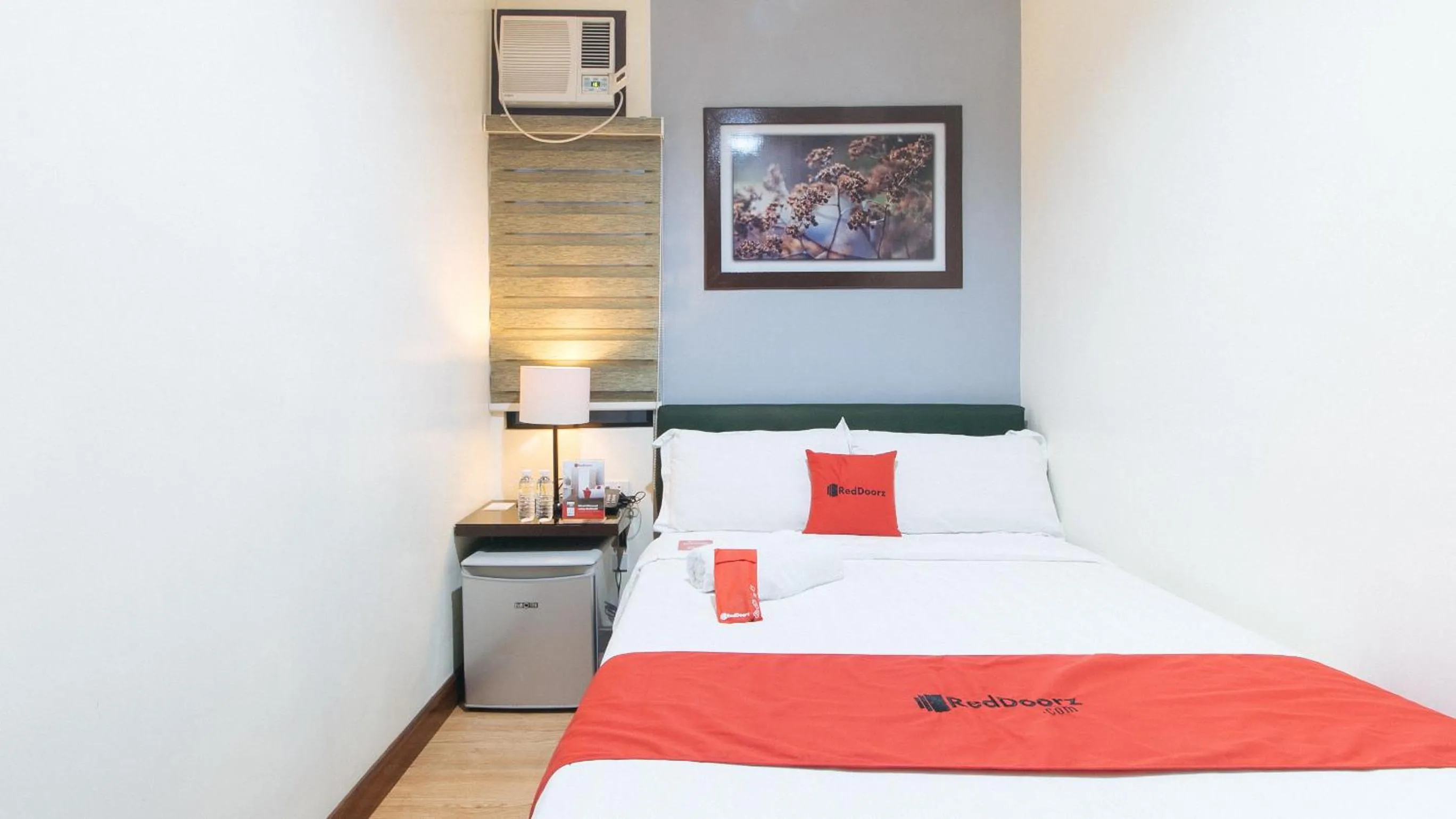 Bed in RedDoorz @ Gardenview Hotel GTower Angeles