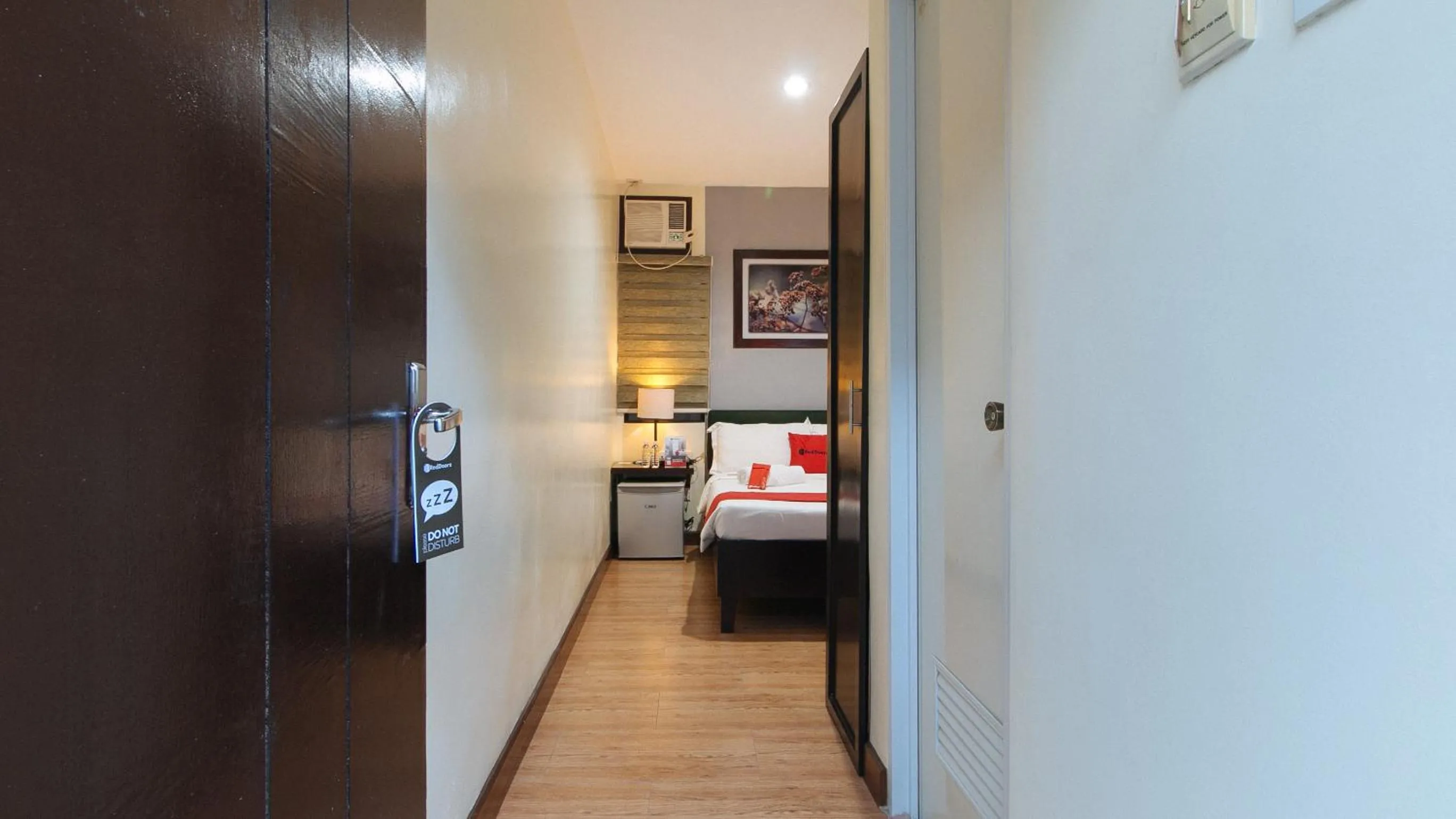 Bedroom in RedDoorz @ Gardenview Hotel GTower Angeles