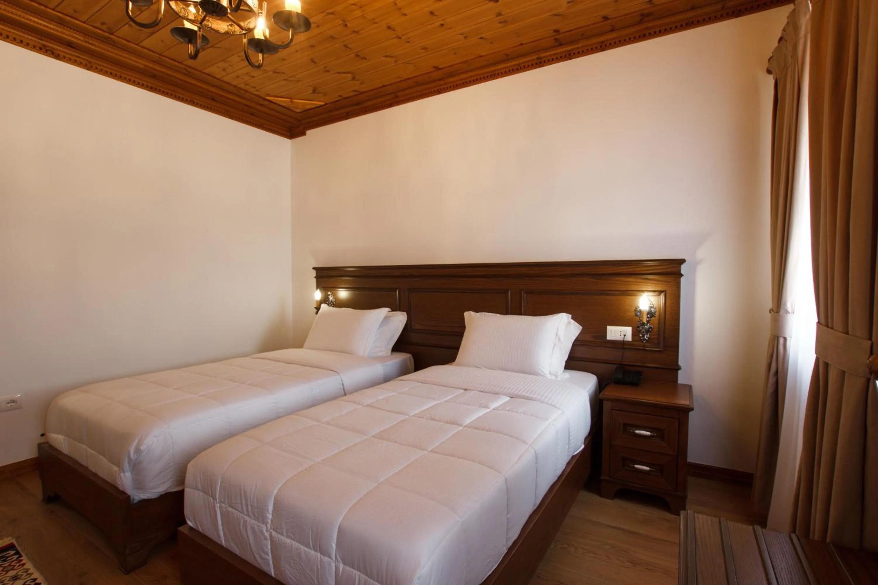 Bedroom, Bed in Rose Garden Hotel