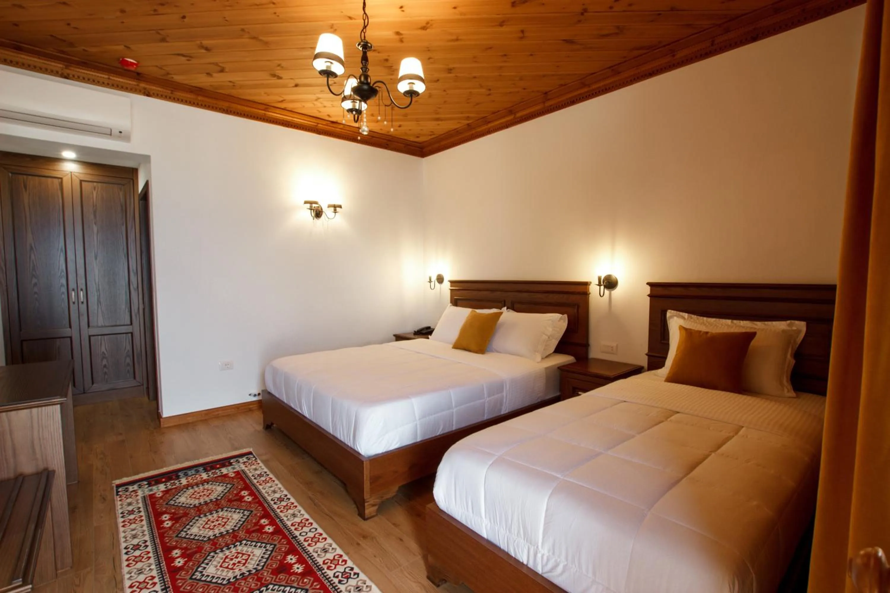 Bedroom, Bed in Rose Garden Hotel