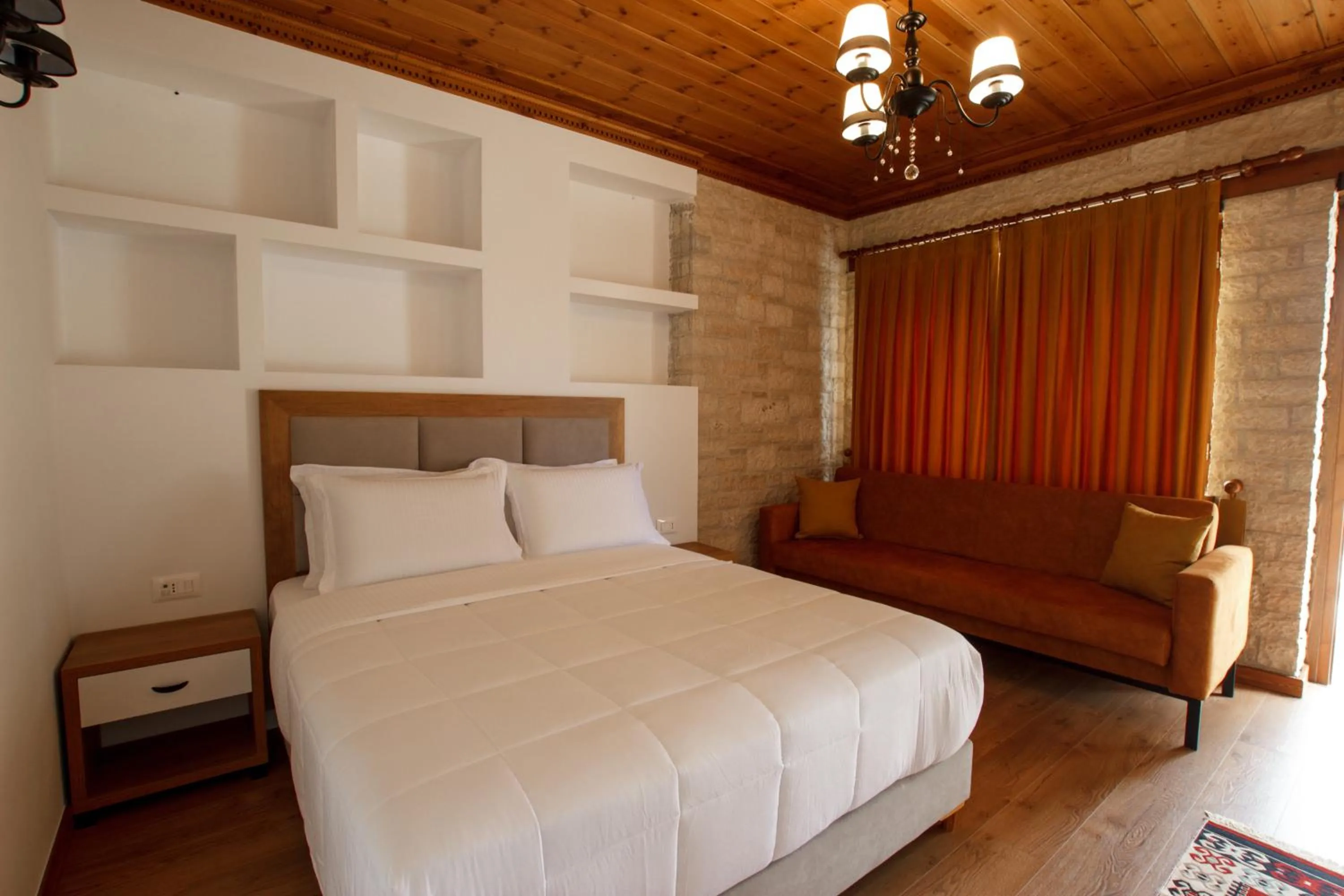 Bedroom, Bed in Rose Garden Hotel