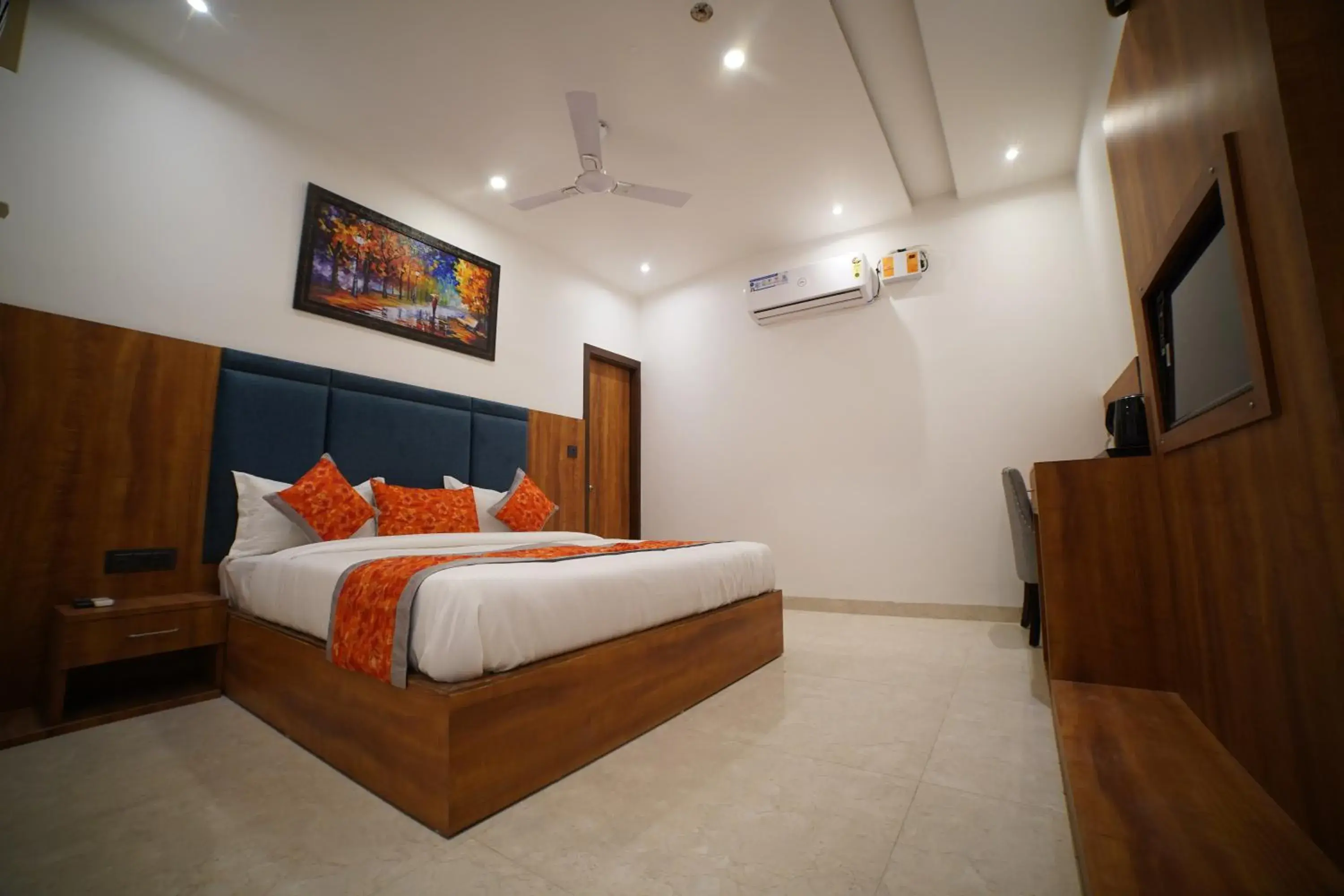 Bed in Hotel Elite - 5 Mins From Golden Temple Bed in Hotel Elite - 5 Mins From Golden Temple