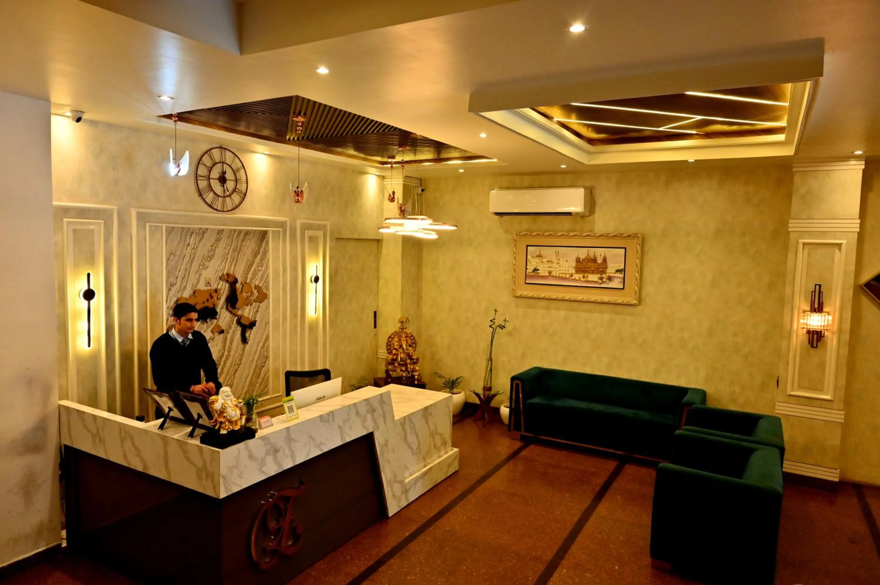 Lobby or reception in Hotel Elite - 5 Mins From Golden Temple