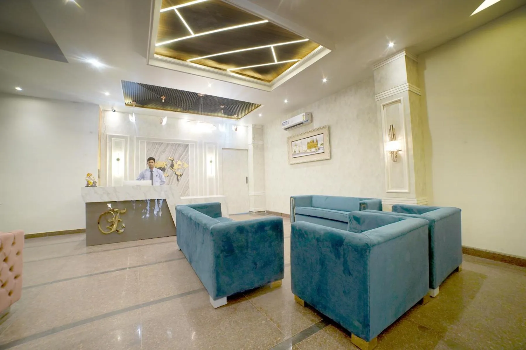 Lobby or reception in Hotel Elite - 5 Mins From Golden Temple
