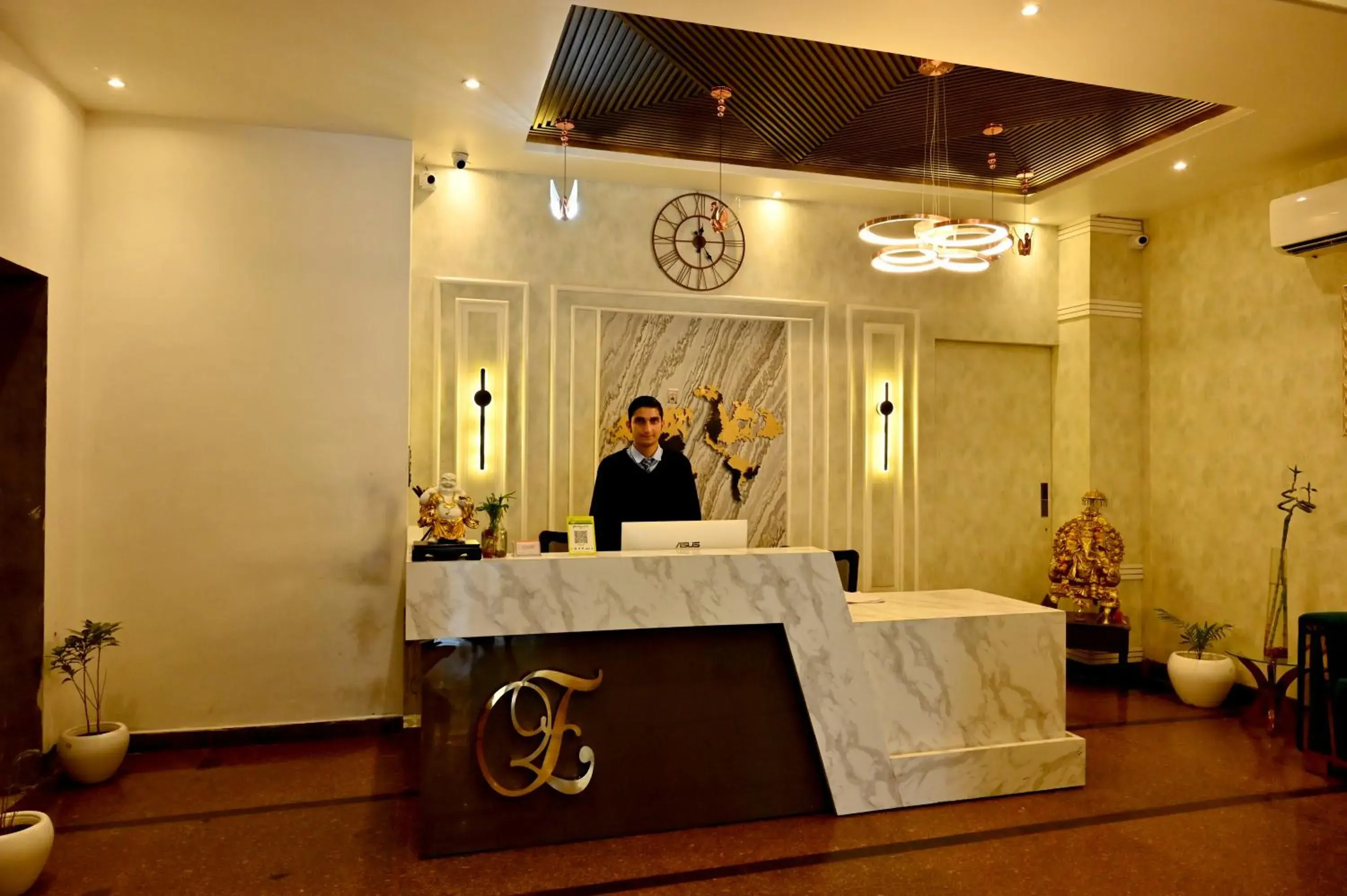Lobby or reception in Hotel Elite - 5 Mins From Golden Temple Lobby or reception in Hotel Elite - 5 Mins From Golden Temple