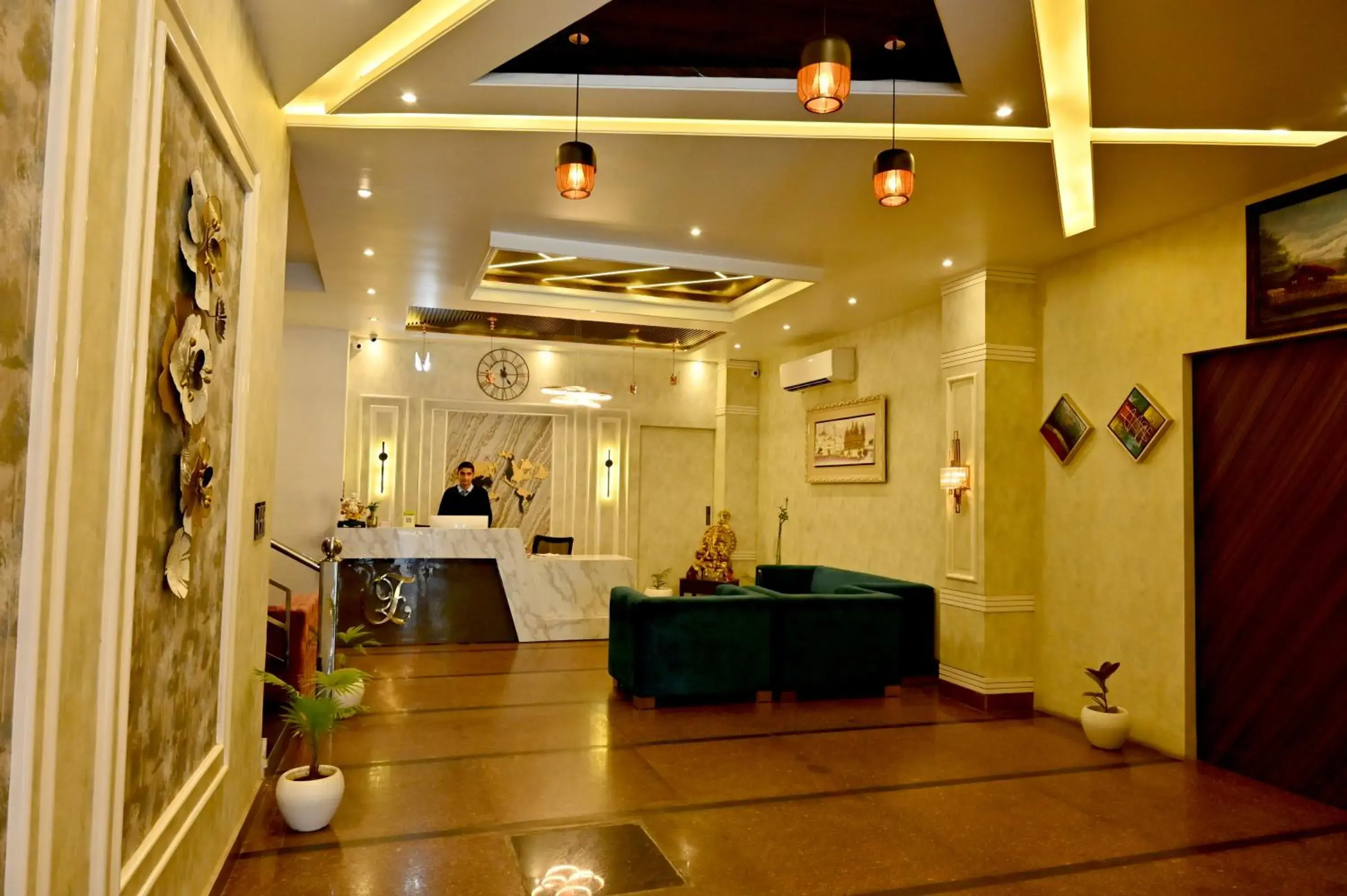 Lobby or reception in Hotel Elite - 5 Mins From Golden Temple Lobby or reception in Hotel Elite - 5 Mins From Golden Temple