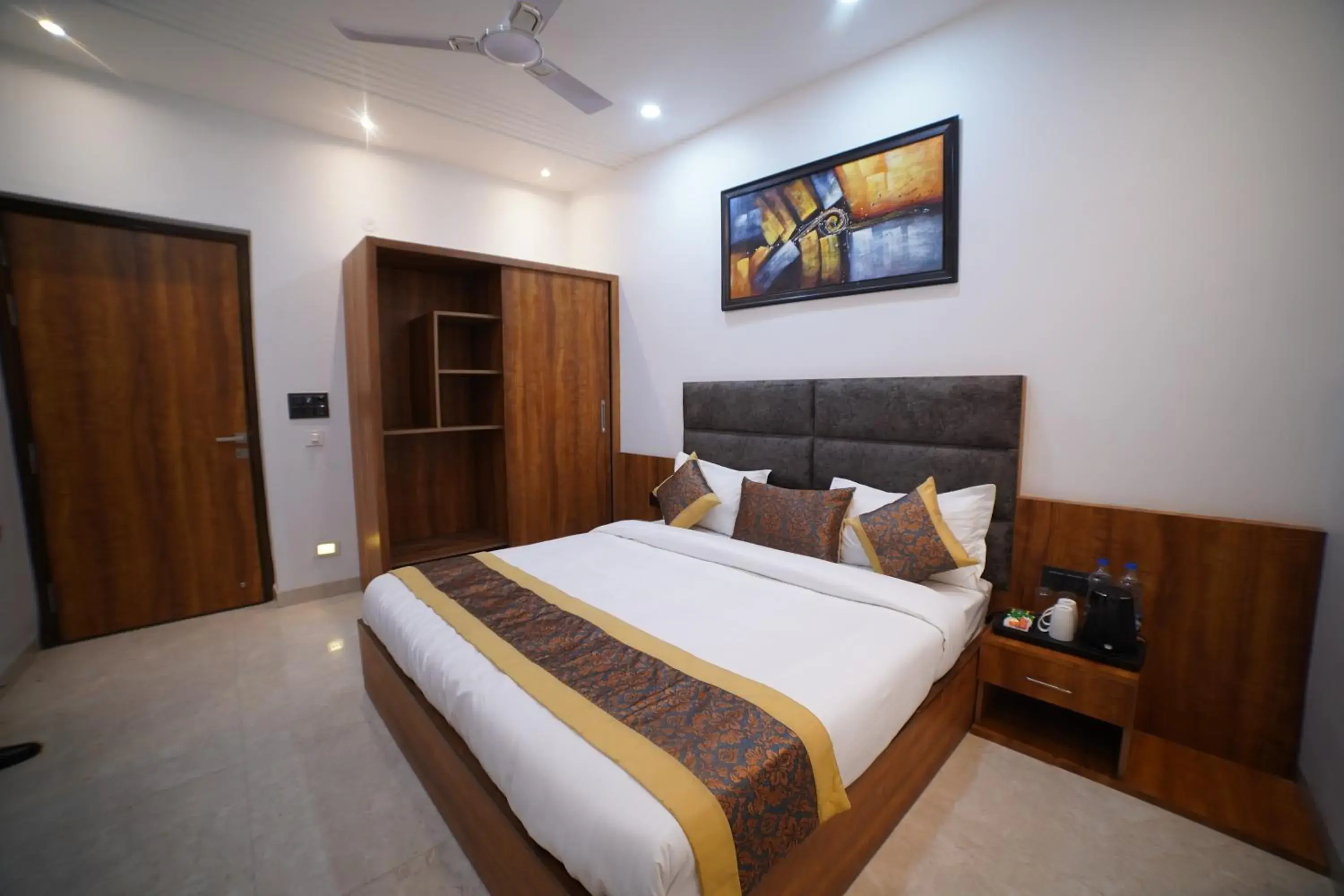 Bedroom in Hotel Elite - 5 Mins From Golden Temple Bedroom in Hotel Elite - 5 Mins From Golden Temple