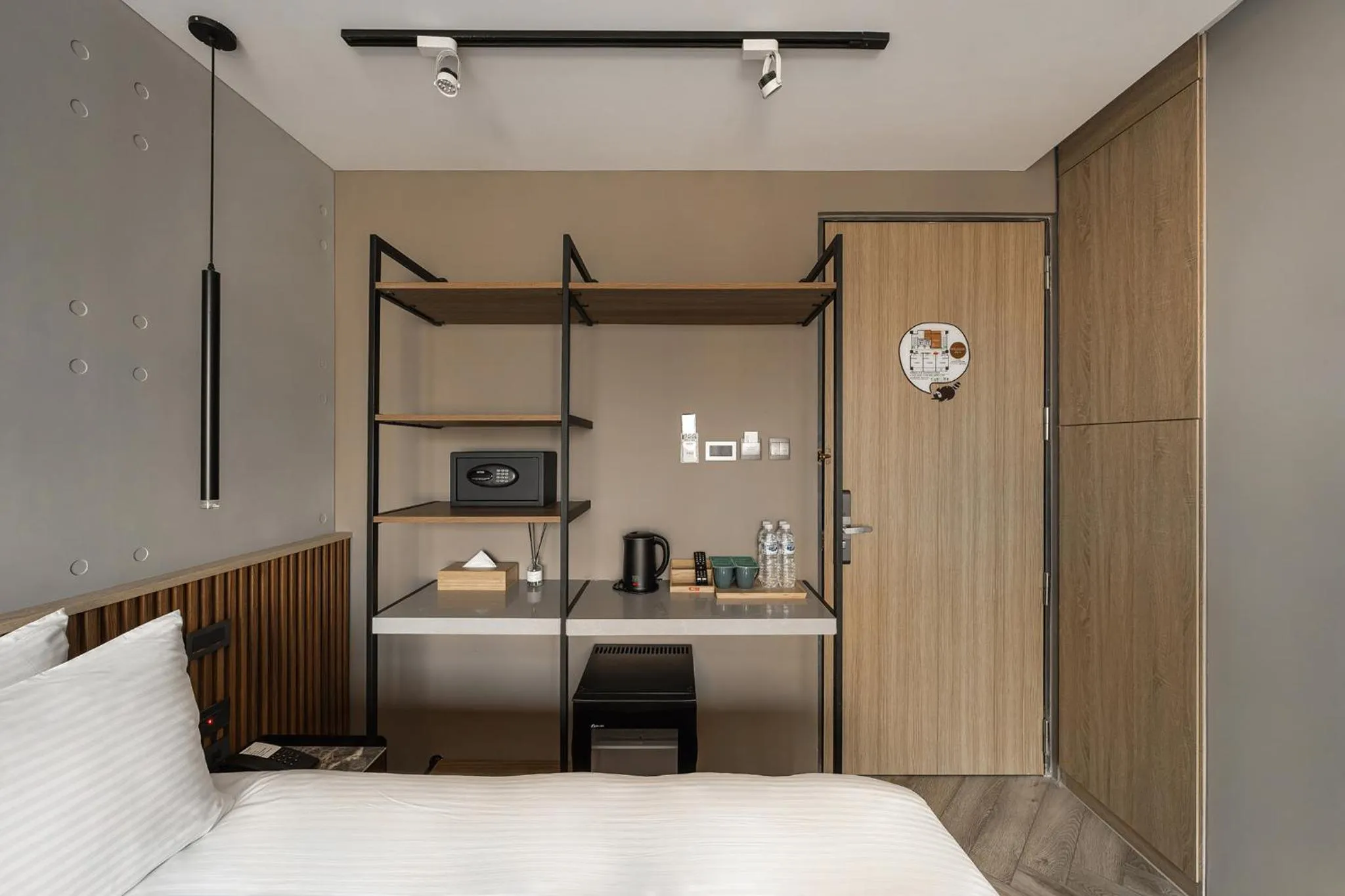 Photo of the whole room, Bed in HOTEL LEISURE Kaohsiung