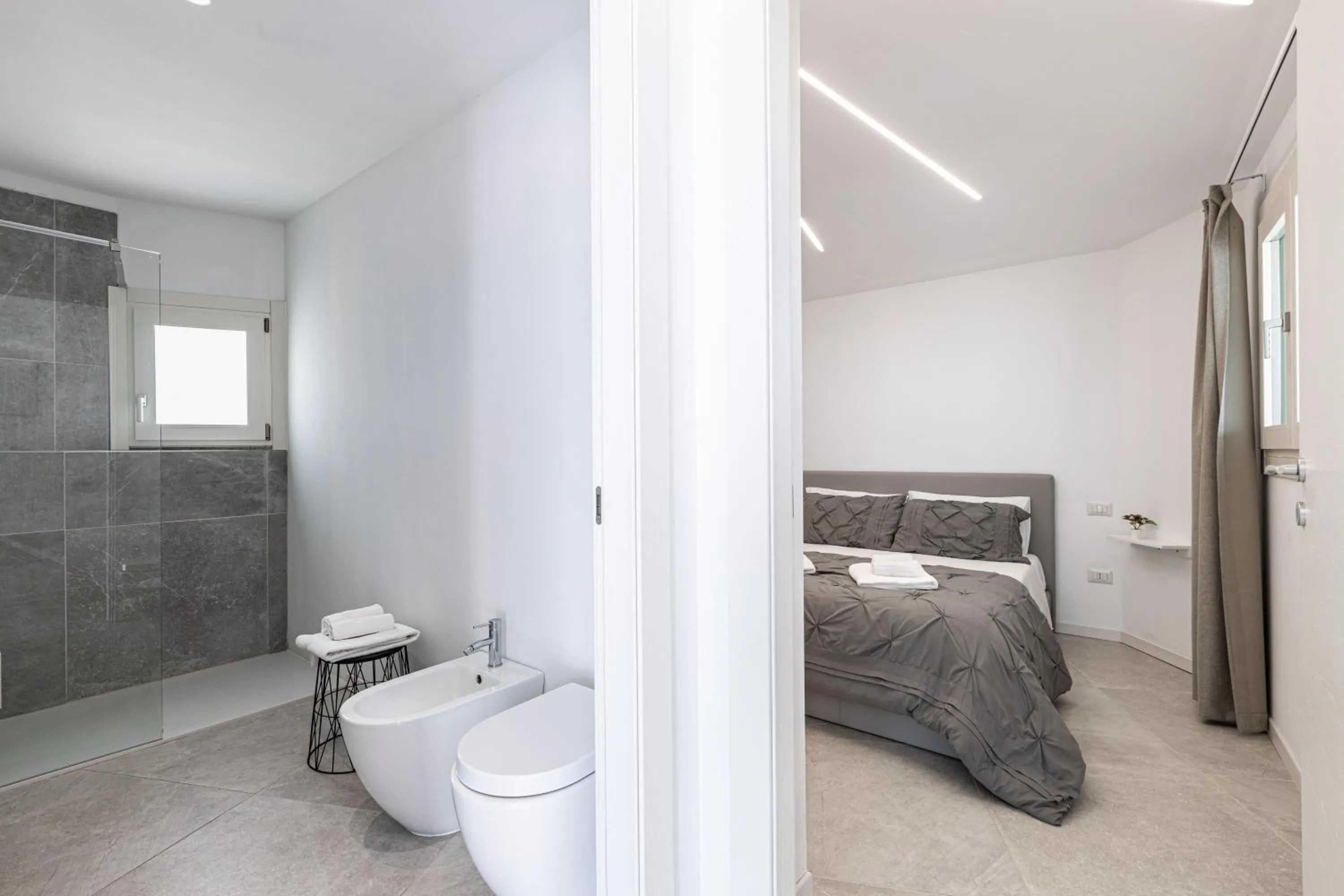 Bathroom, Bed in Baia del Sole Resort