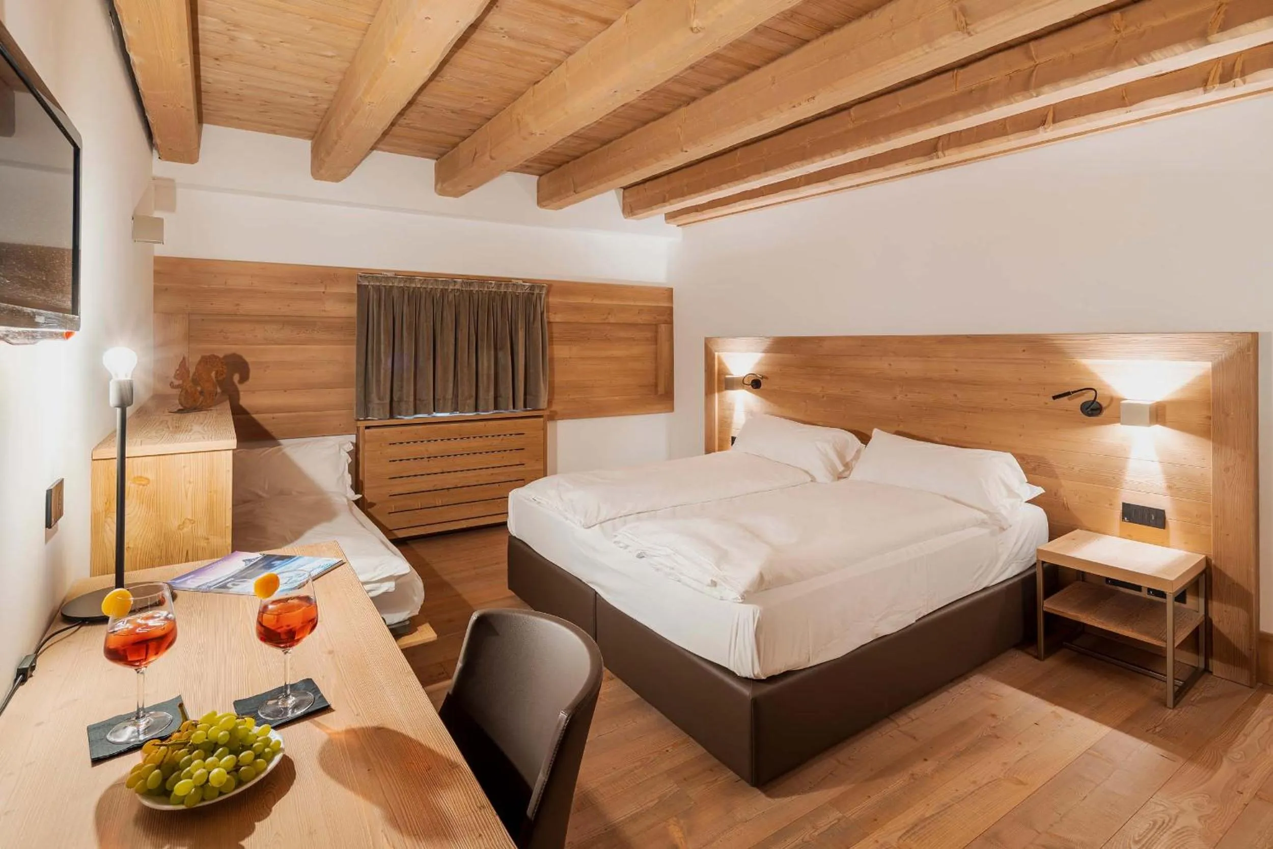 Living room, Bed in Royal Hotel Cortina