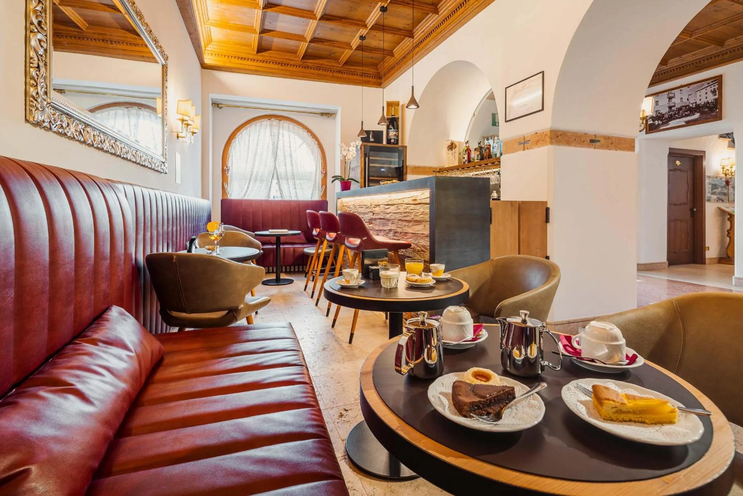 Lounge or bar in Royal Hotel Cortina
