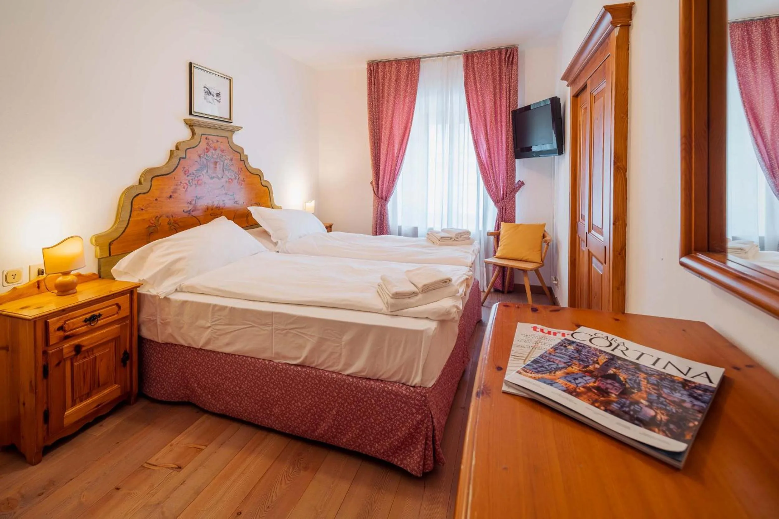 Bedroom, Bed in Royal Hotel Cortina