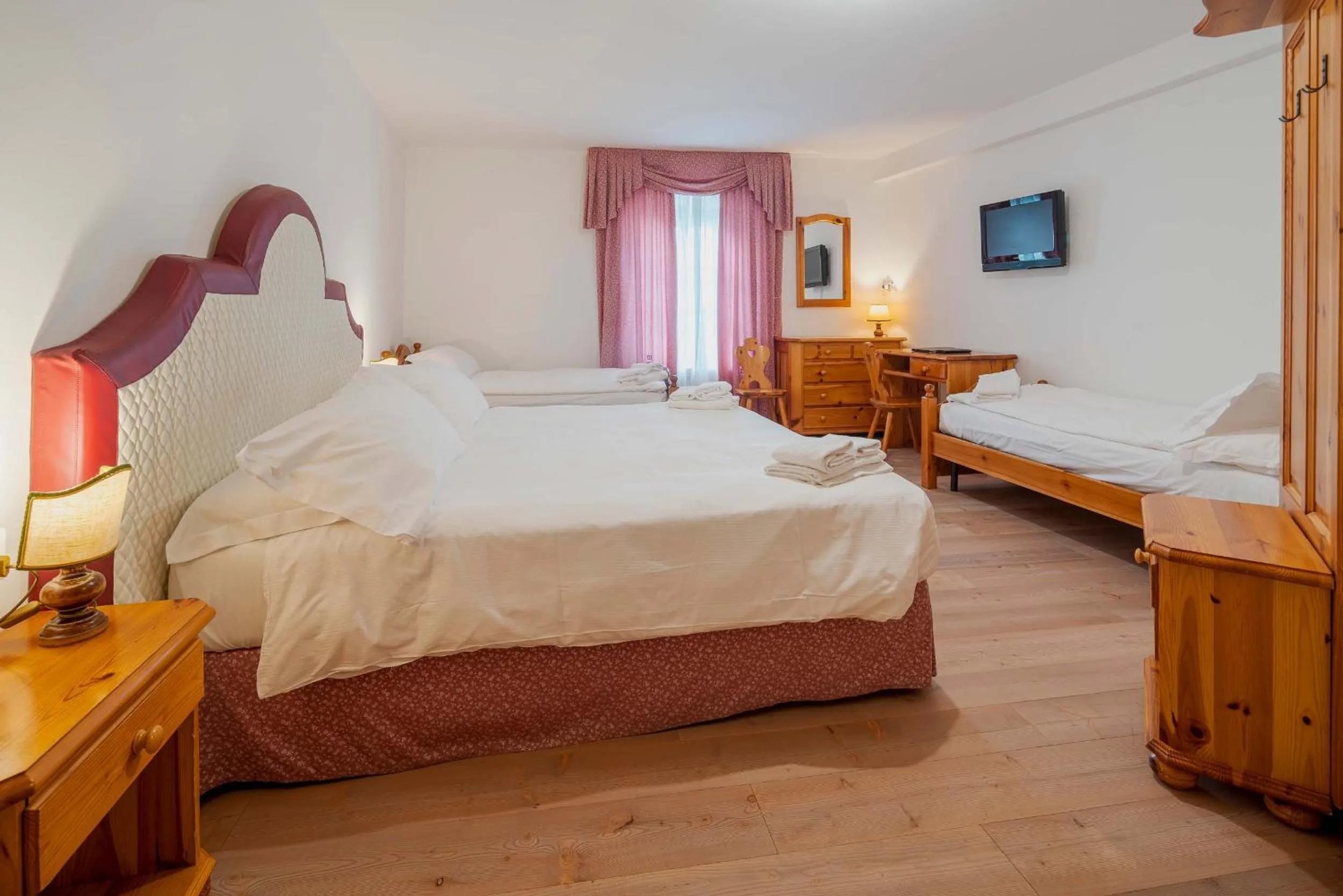 Photo of the whole room, Bed in Royal Hotel Cortina