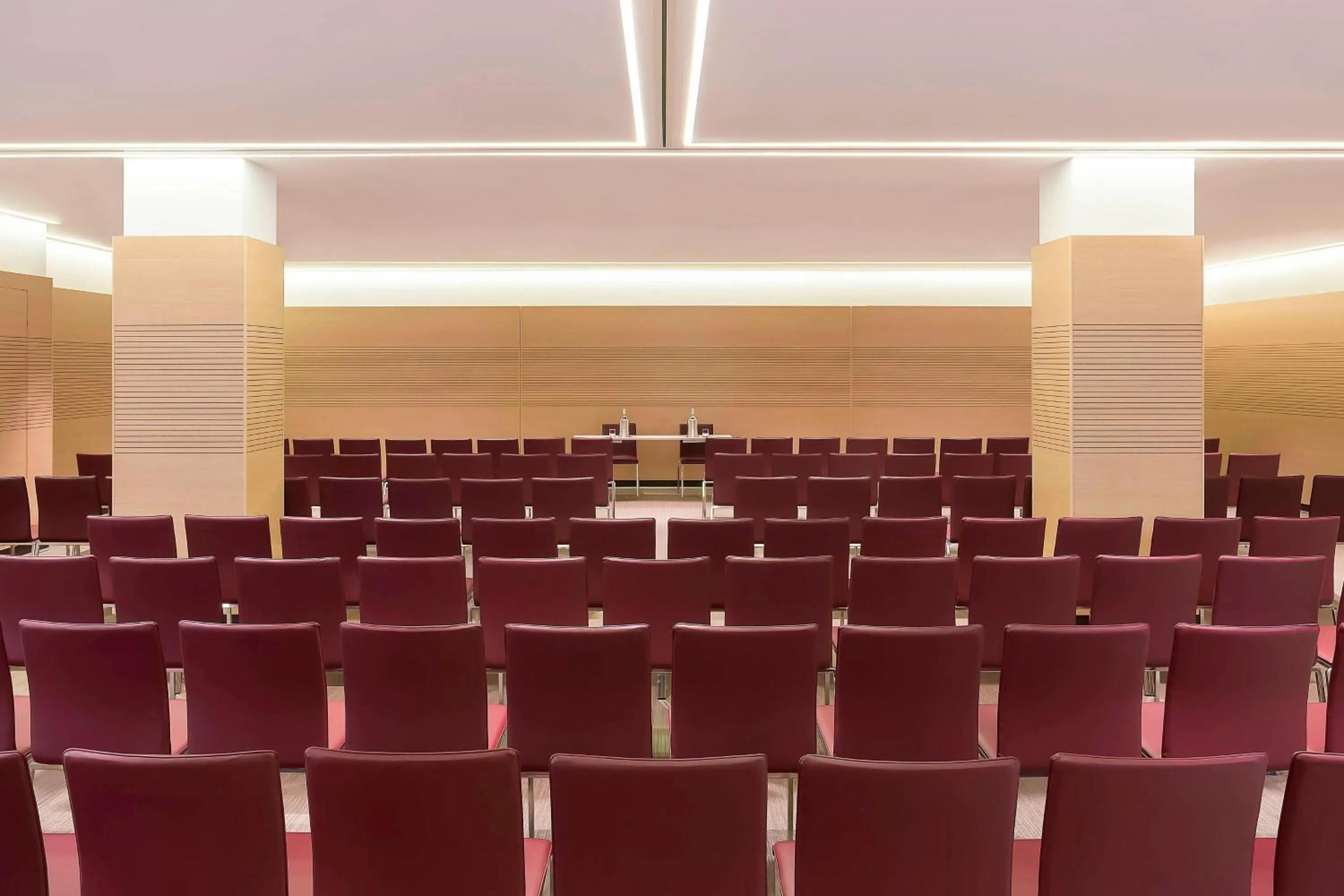 Meeting/conference room in Le Meridien Visconti Rome