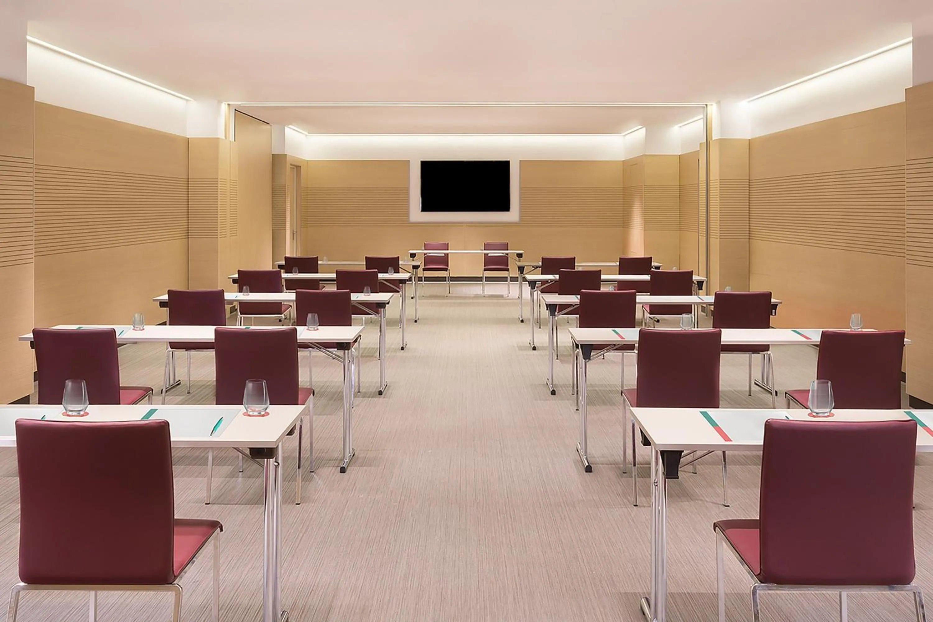 Meeting/conference room in Le Meridien Visconti Rome