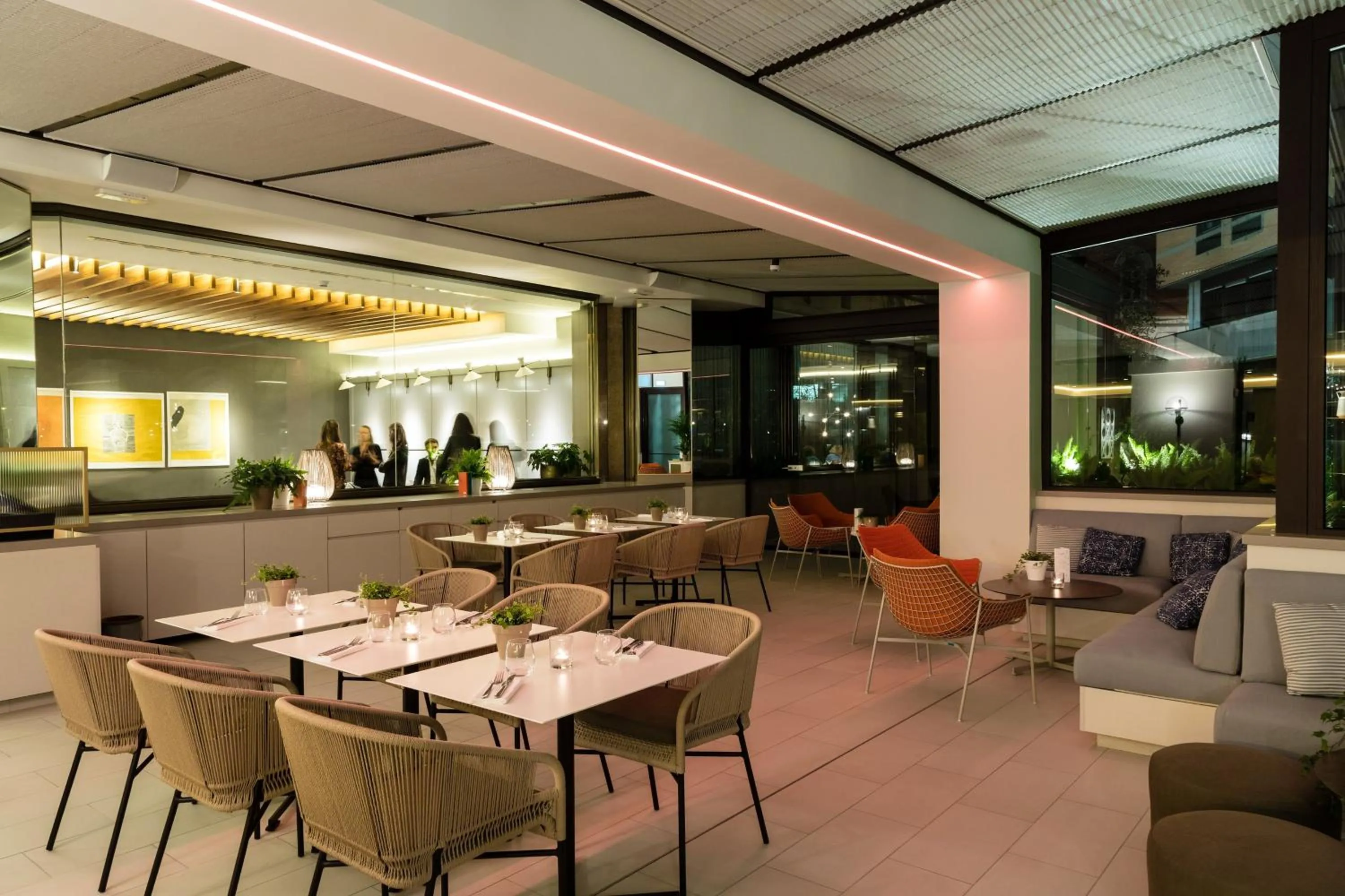 Restaurant/places to eat in Le Meridien Visconti Rome