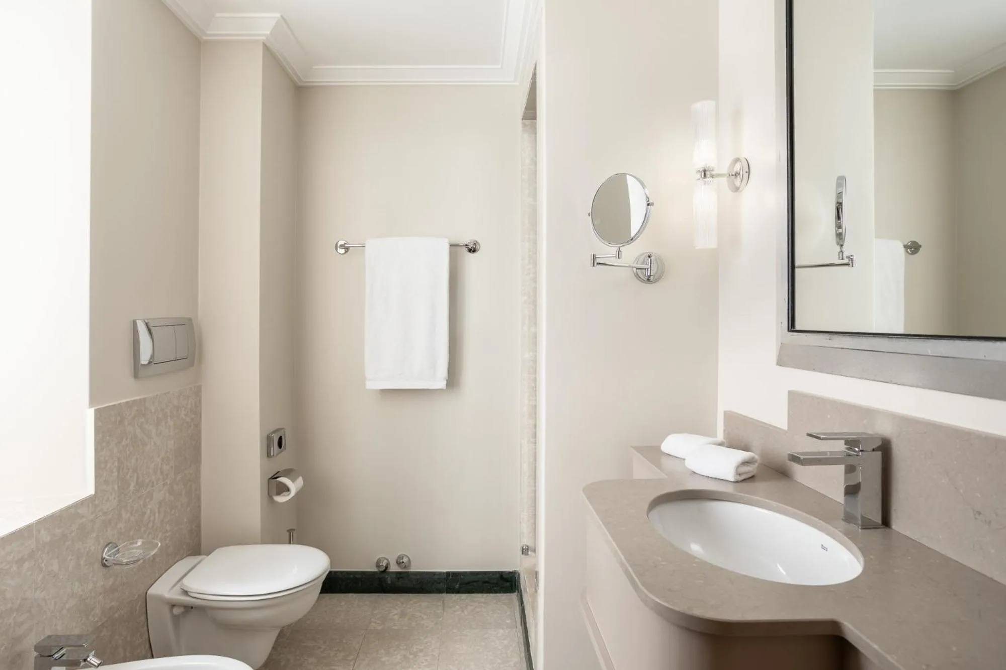 Toilet in Room Mate Collection Mia, Rome Colosseum