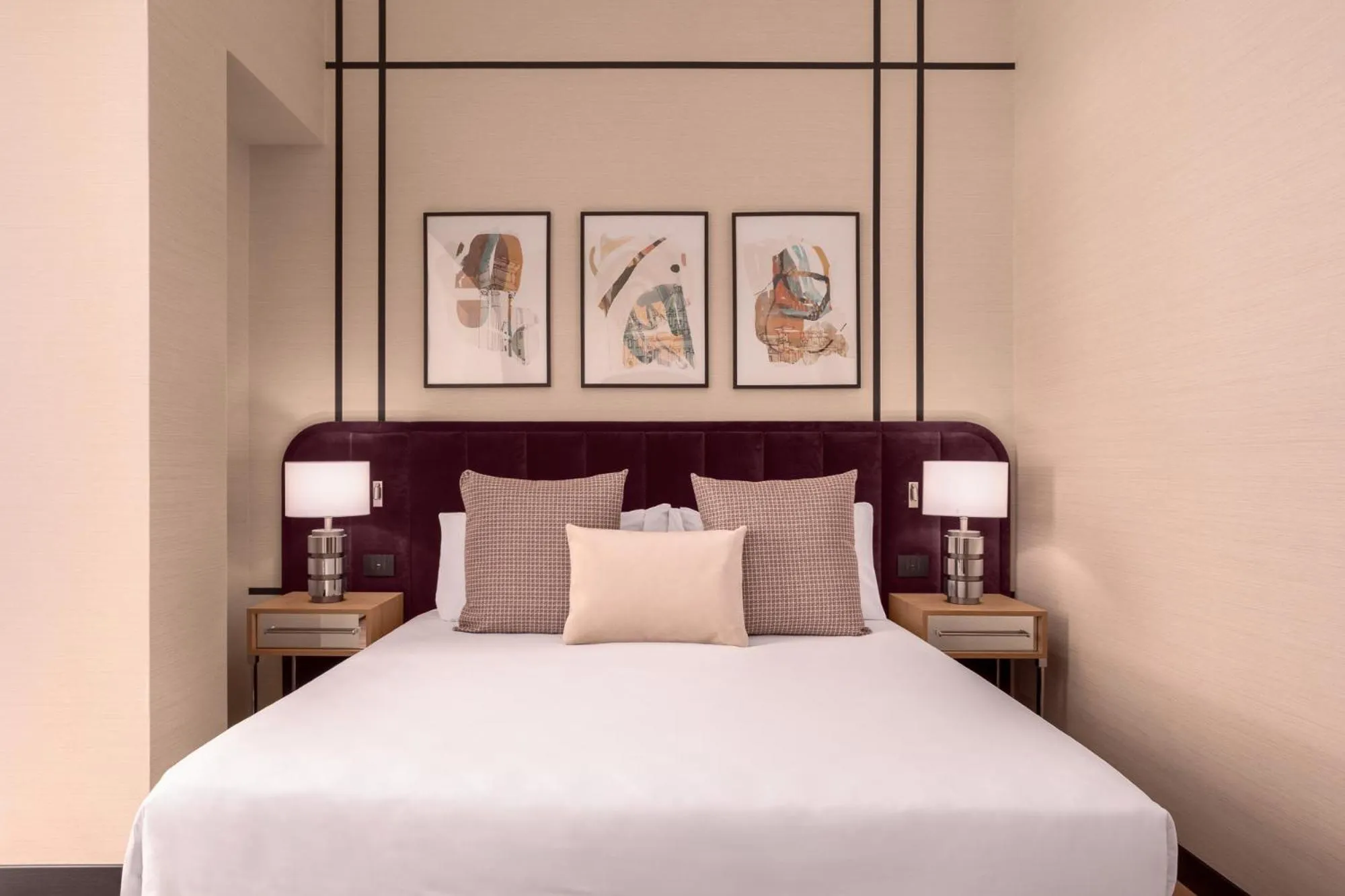 Bed in Room Mate Collection Mia, Rome Colosseum