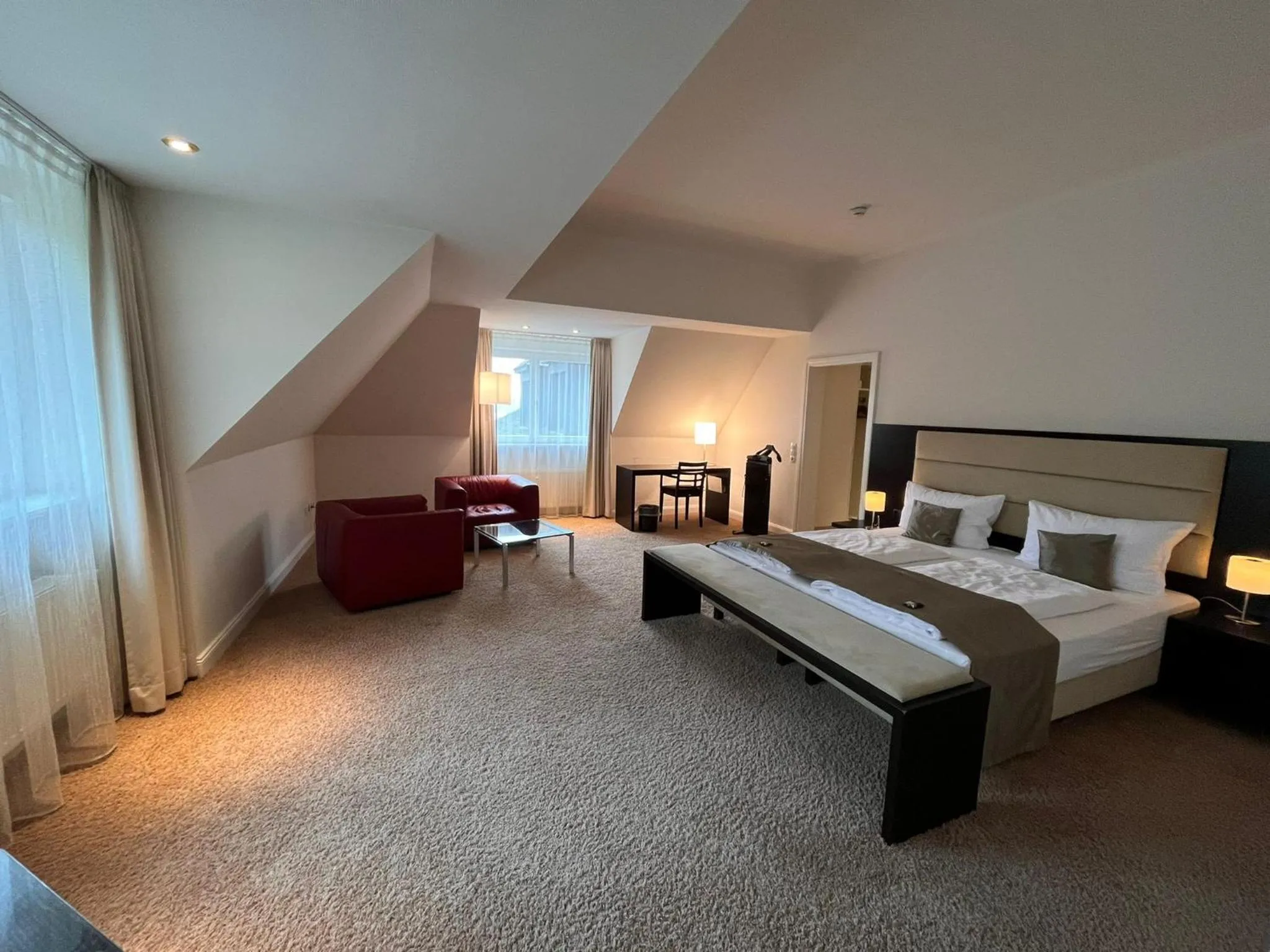 Seating area, Bed in Hotel Kieler Yacht-Club