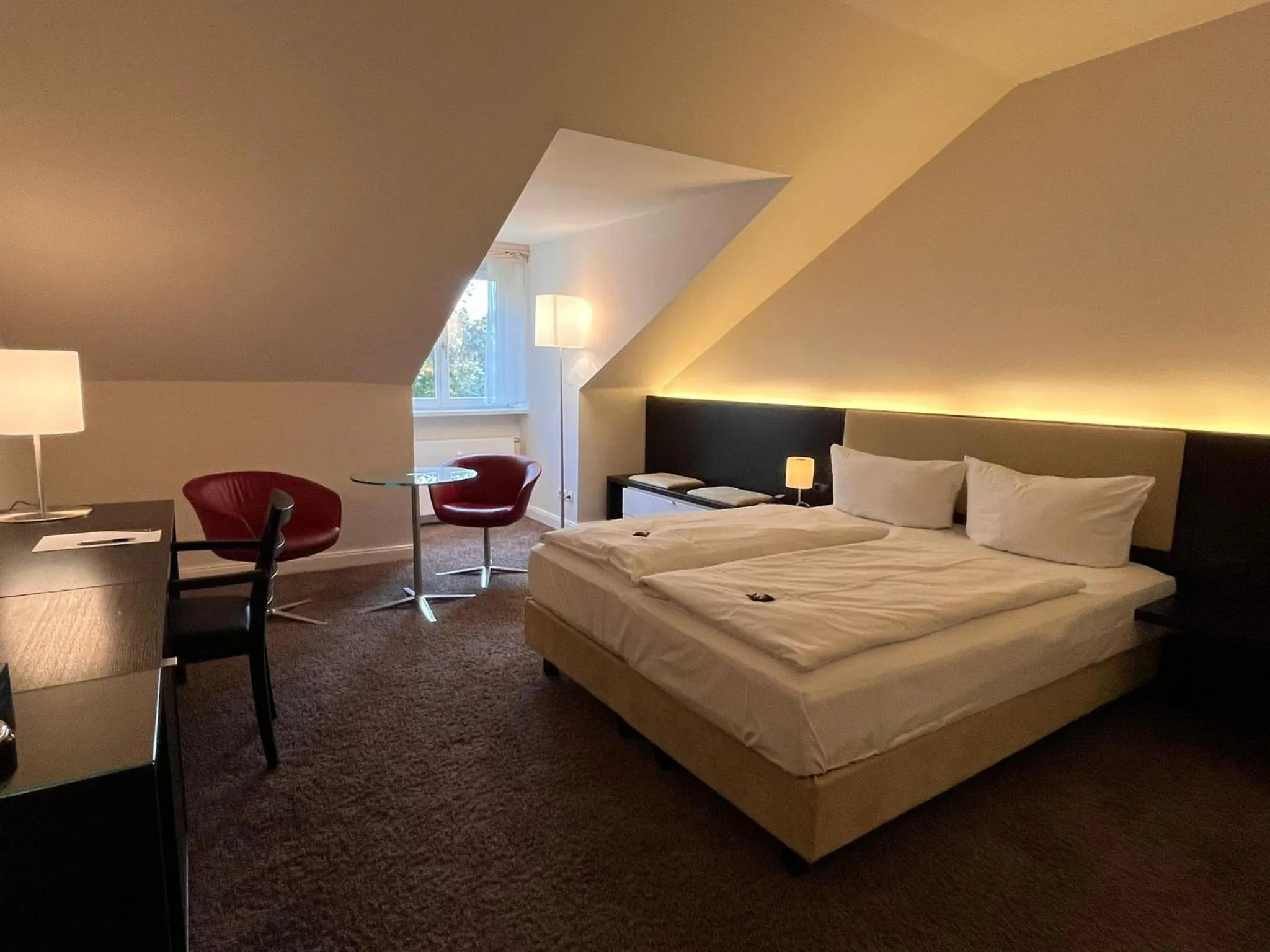 Photo of the whole room, Bed in Hotel Kieler Yacht-Club