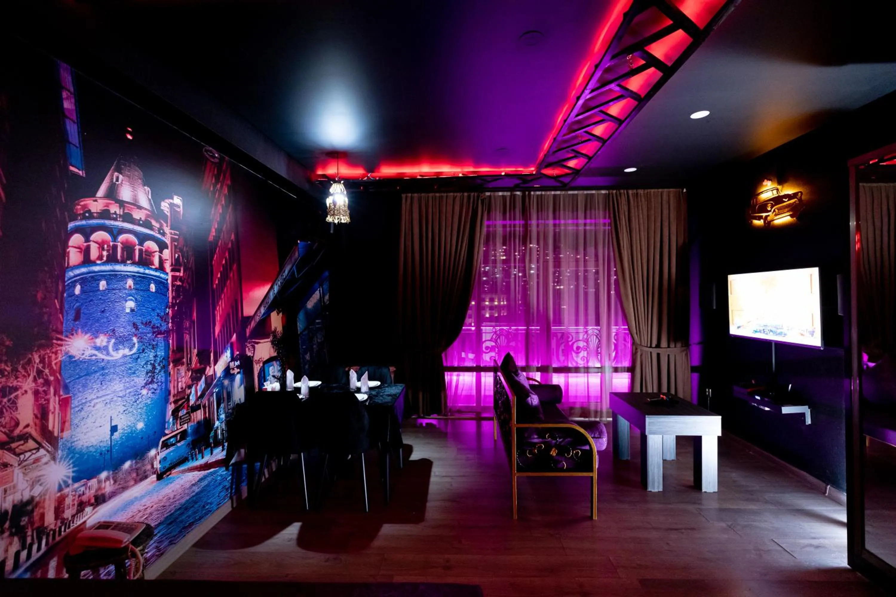 Communal lounge/ TV room in My Music Hotel Baku