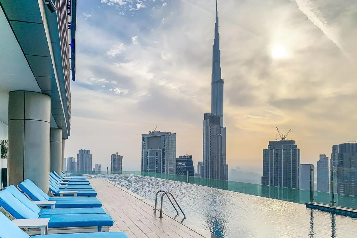 Bed in Frank Porter - Paramount Midtown