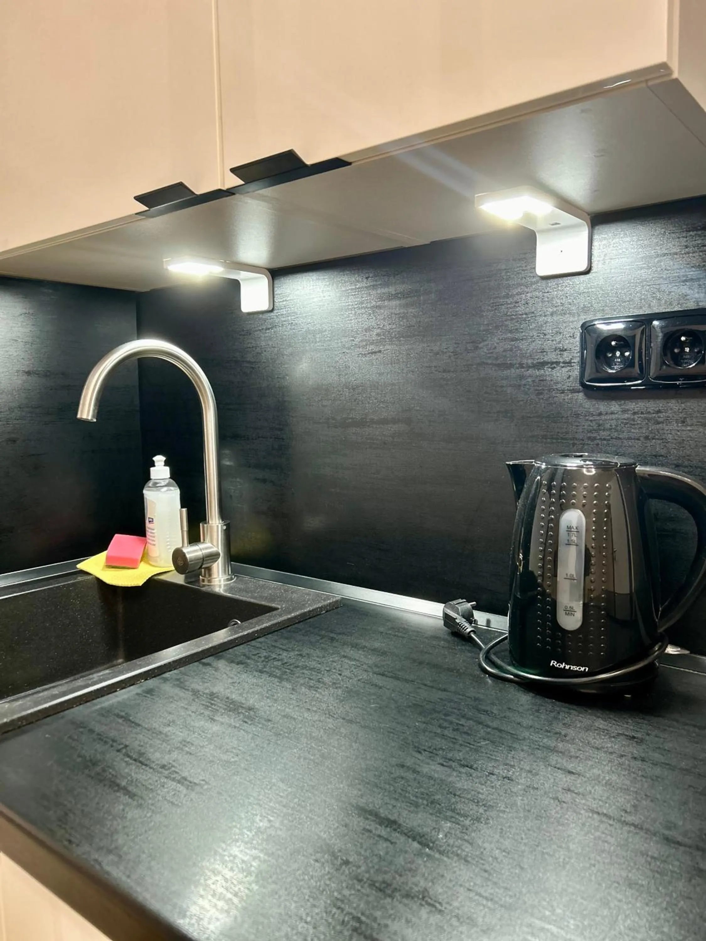 Coffee/tea facilities in Figaro Suites