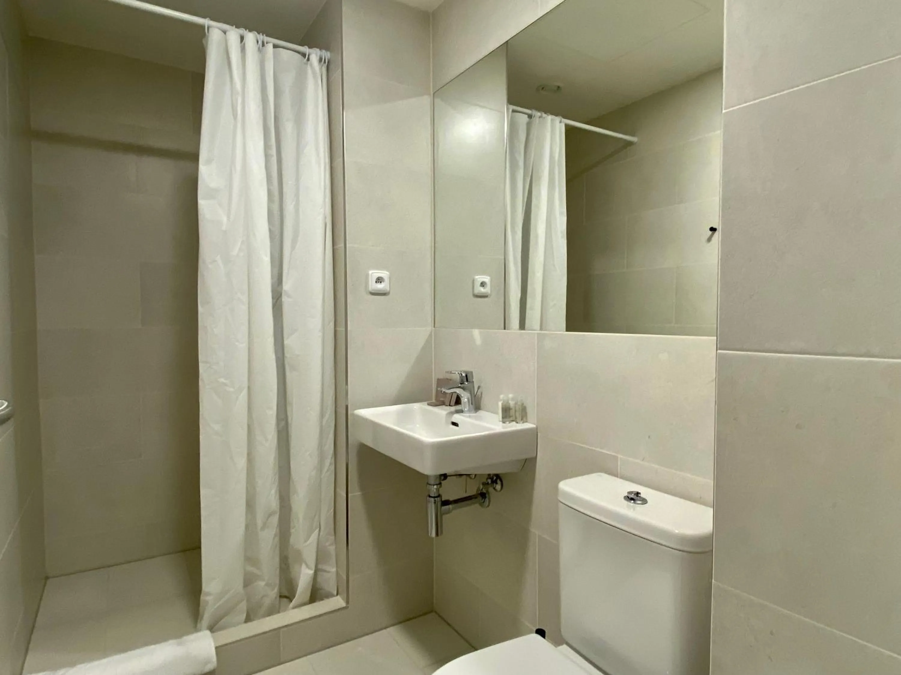 Shower in Figaro Suites
