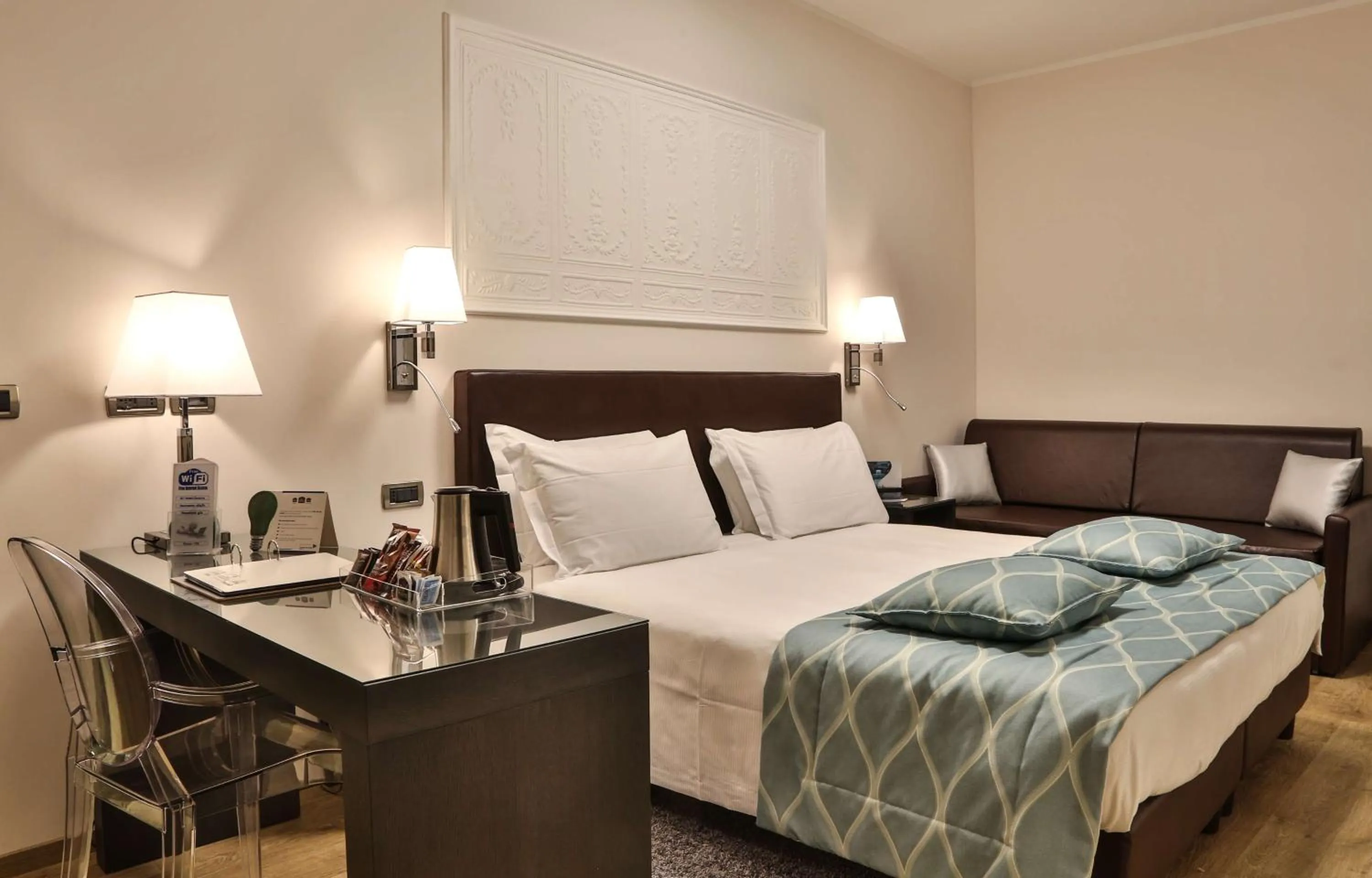 People, Bed in Best Western Plus Hotel Genova