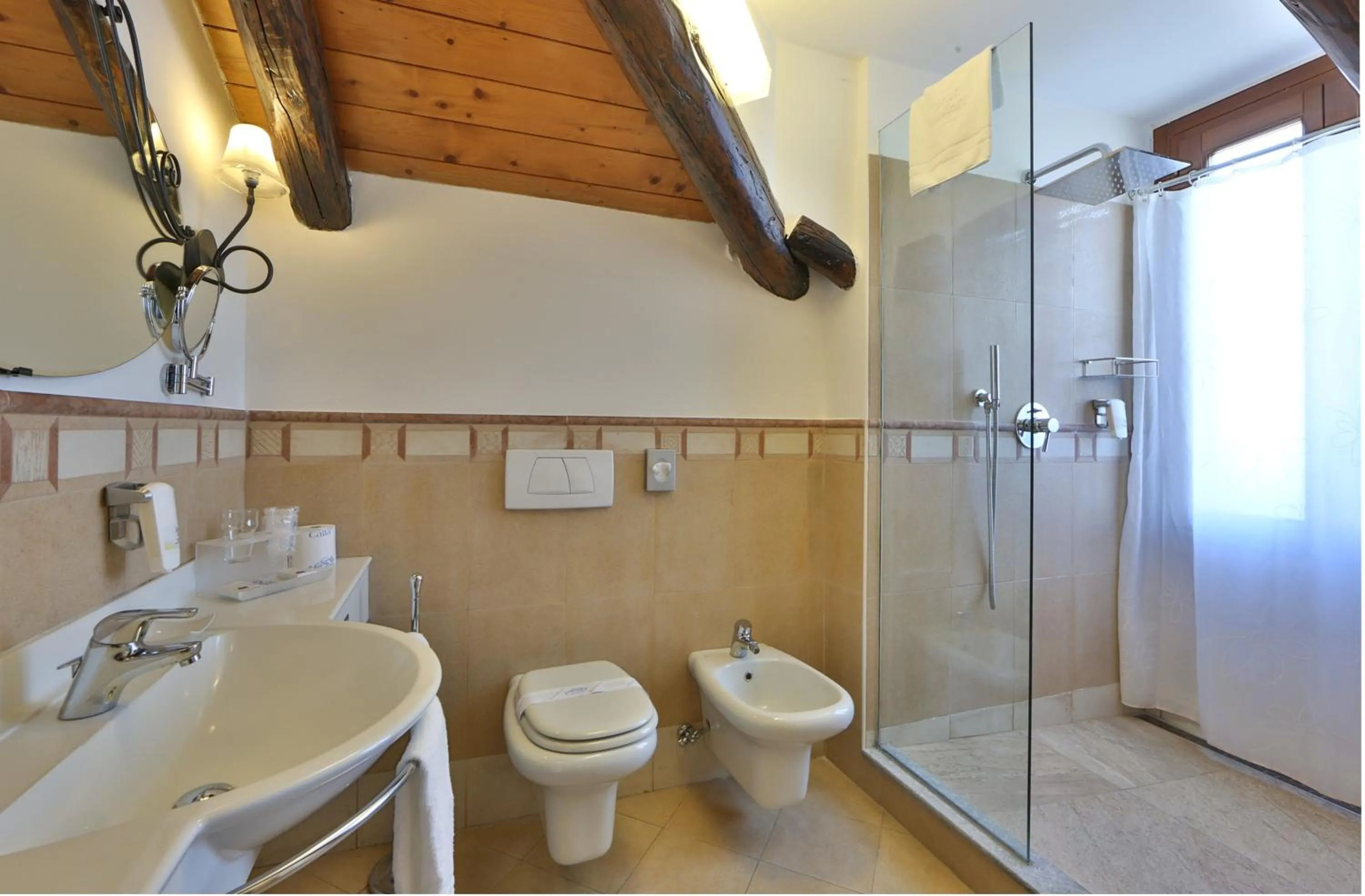 Shower in Best Western Plus Hotel Genova