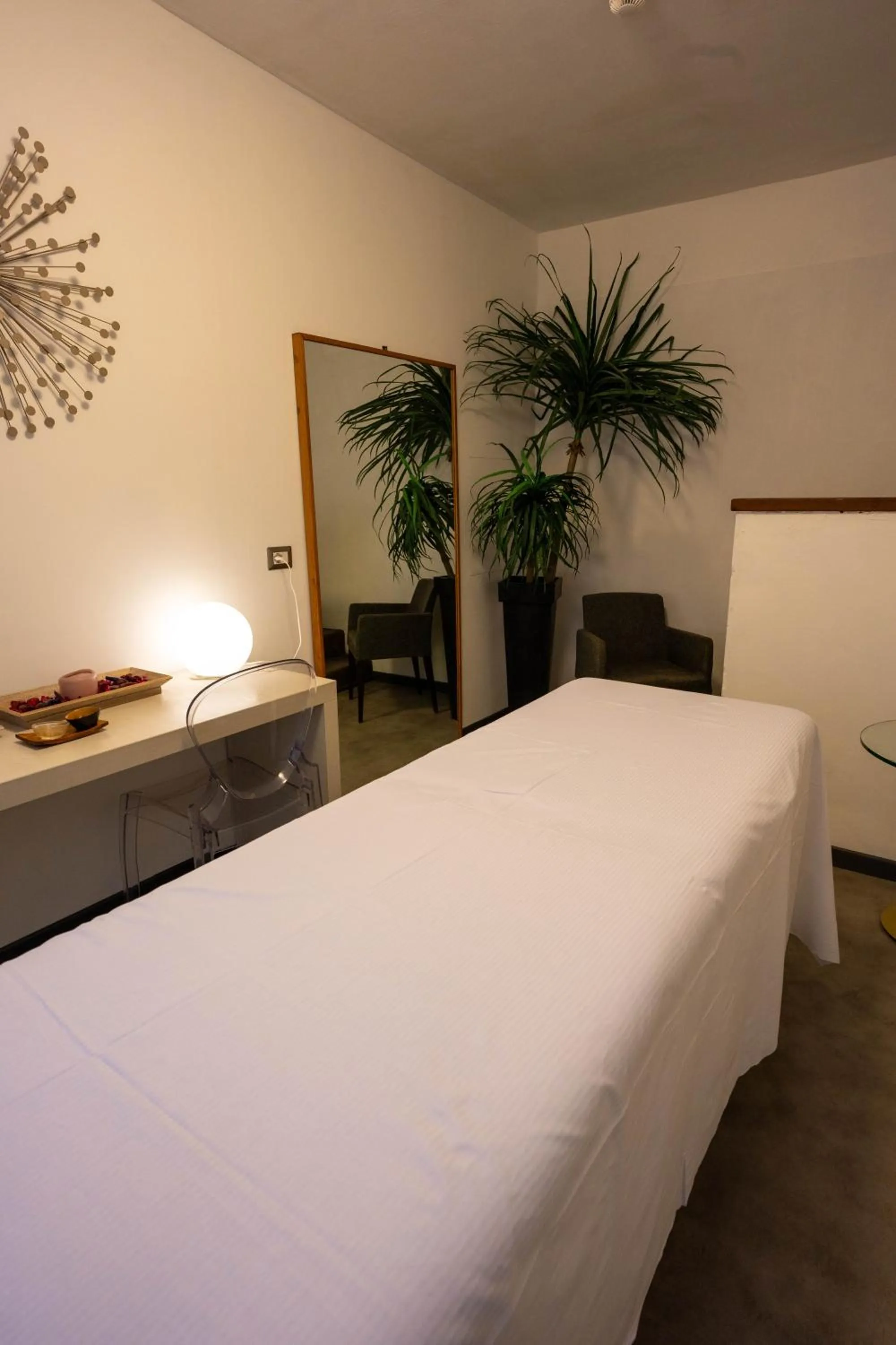 Massage, Bed in Hotel L'Approdo